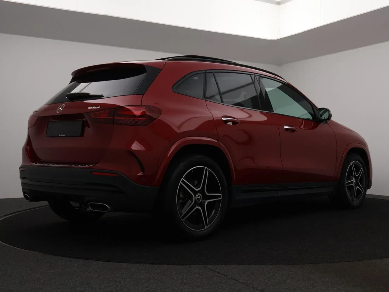 Mercedes-Benz-GLA-image-1
