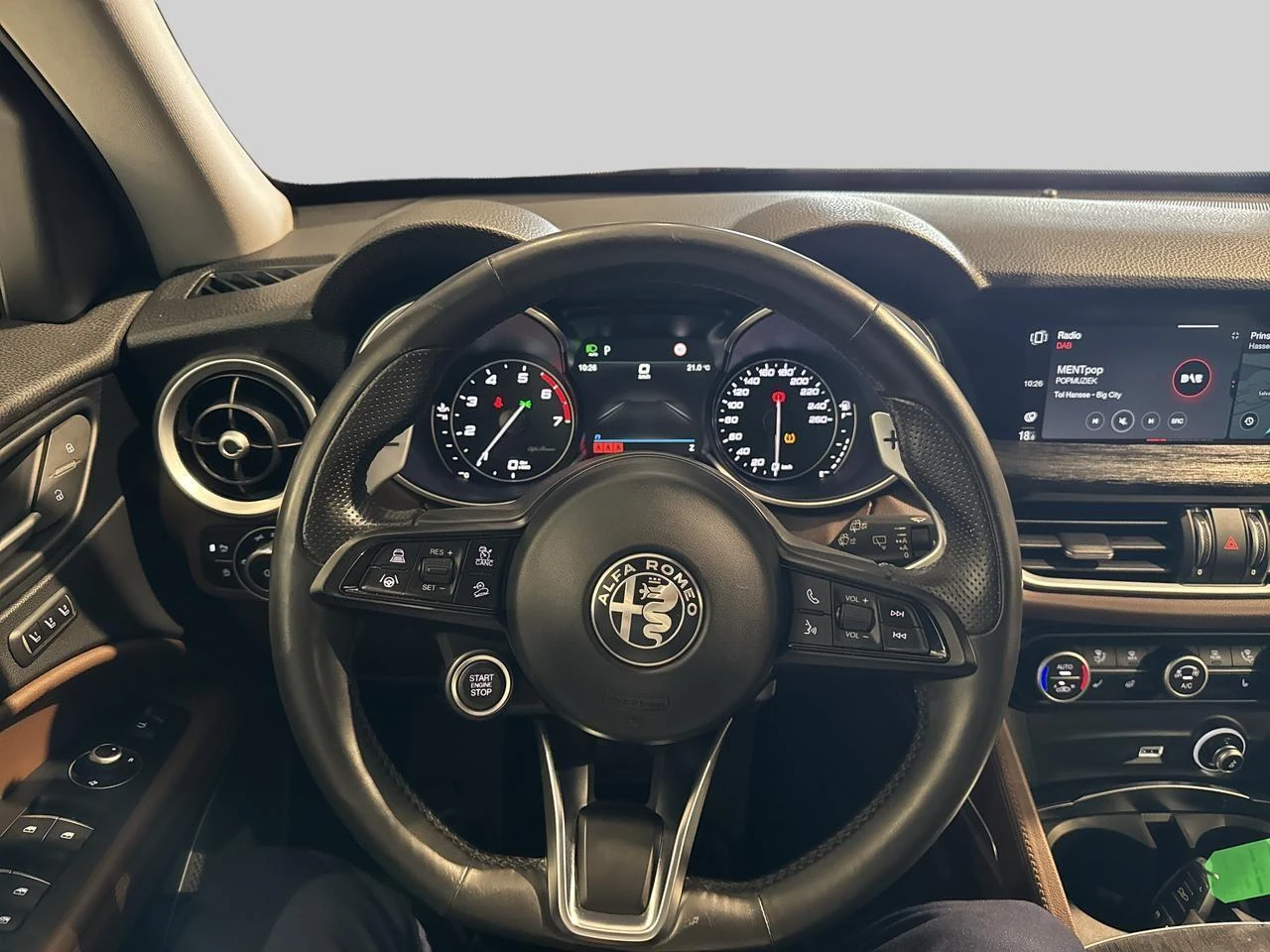 Alfa Romeo-Stelvio-image-11