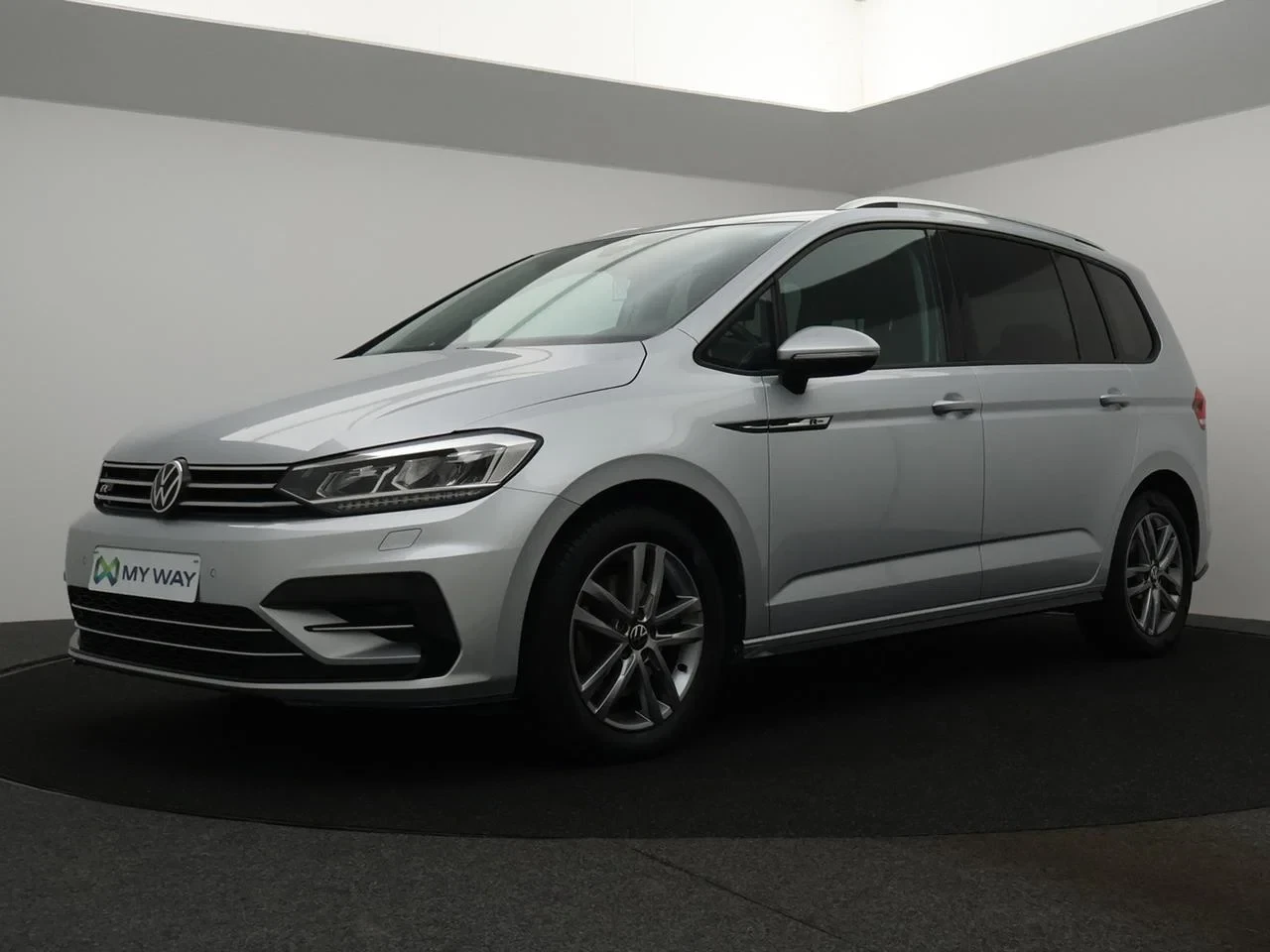 Volkswagen-Touran-image-0