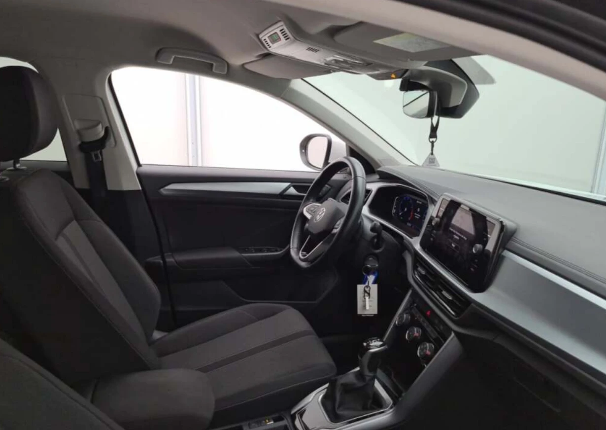 Volkswagen-T-Roc-image-2