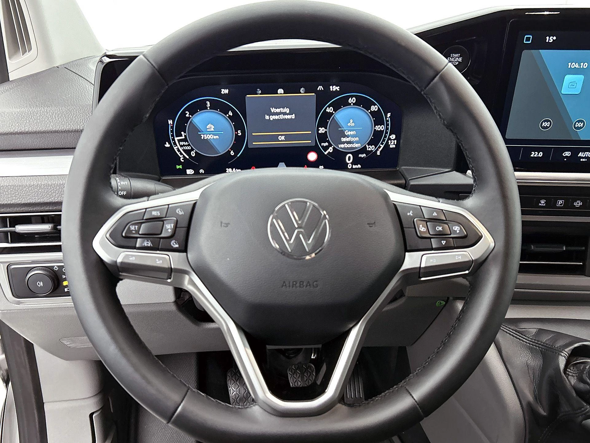 Volkswagen-Transporter-image-23