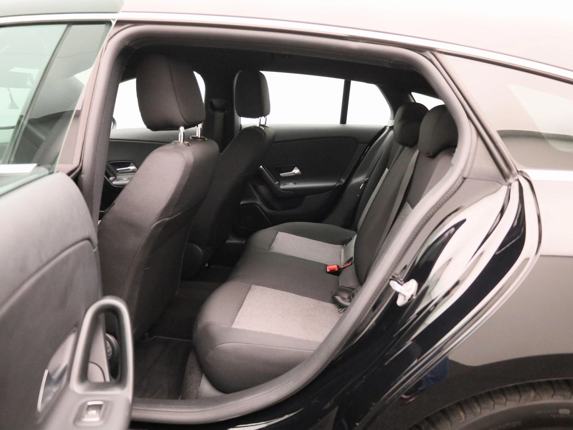 Mercedes-Benz-CLA-image-9