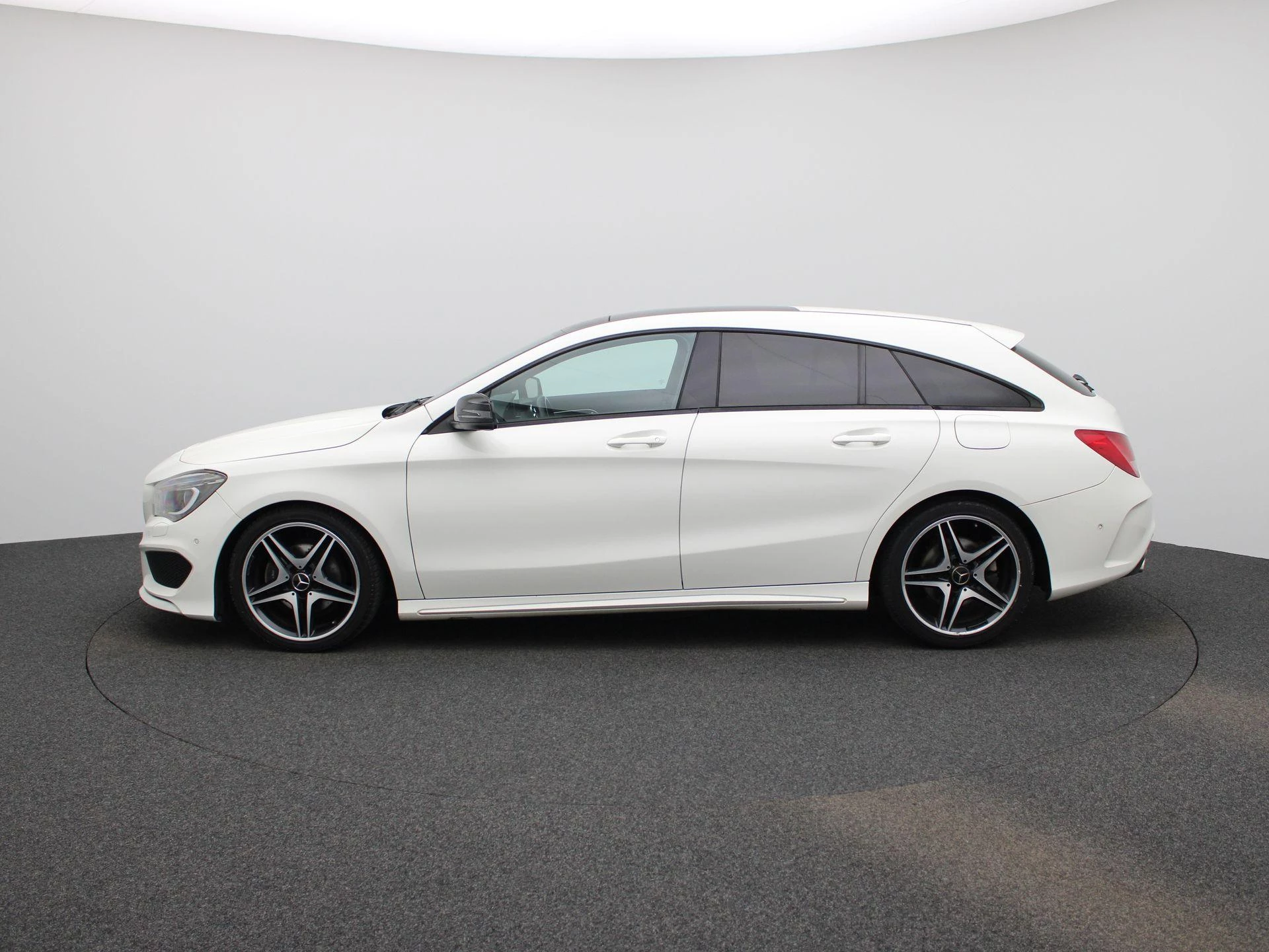Mercedes-Benz-CLA-image-3