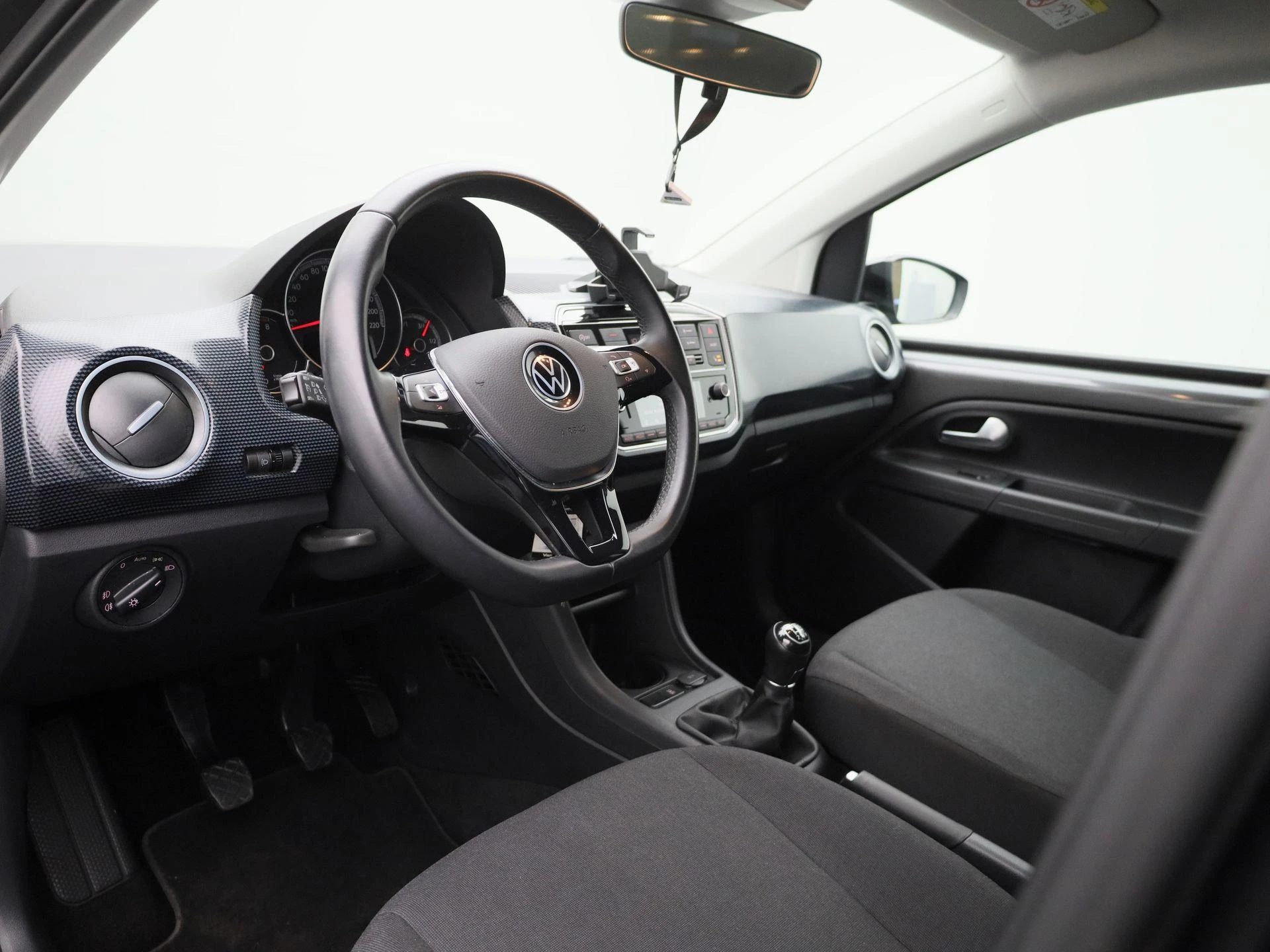 Volkswagen-up!-image-26