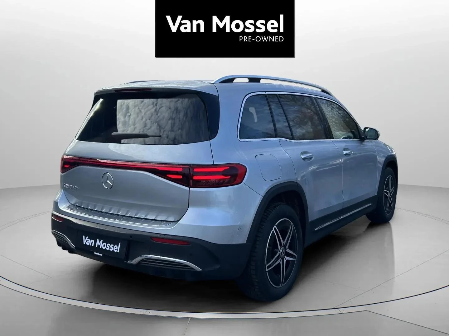 Mercedes-Benz-EQB-image-4