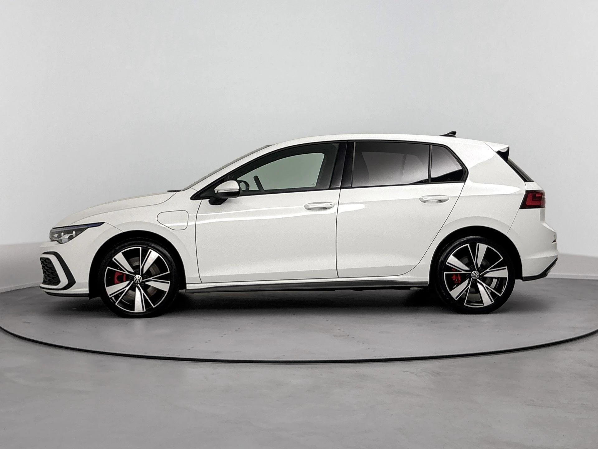 Volkswagen-Golf-image-1
