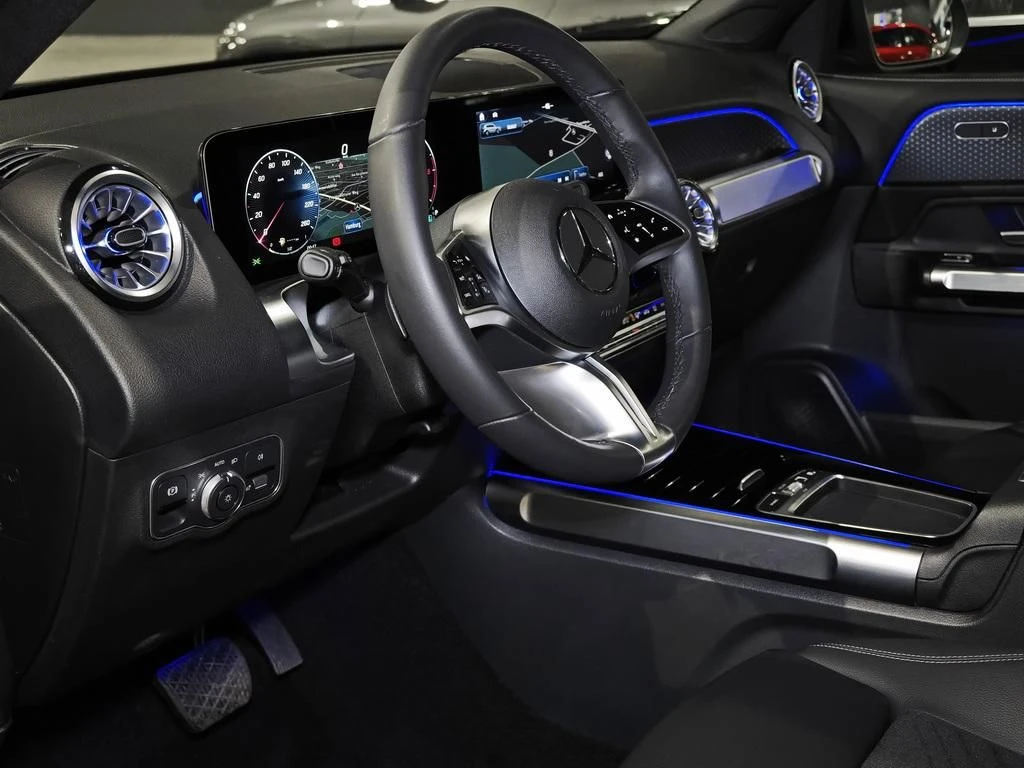 Mercedes-Benz-GLB 200 d-image-9