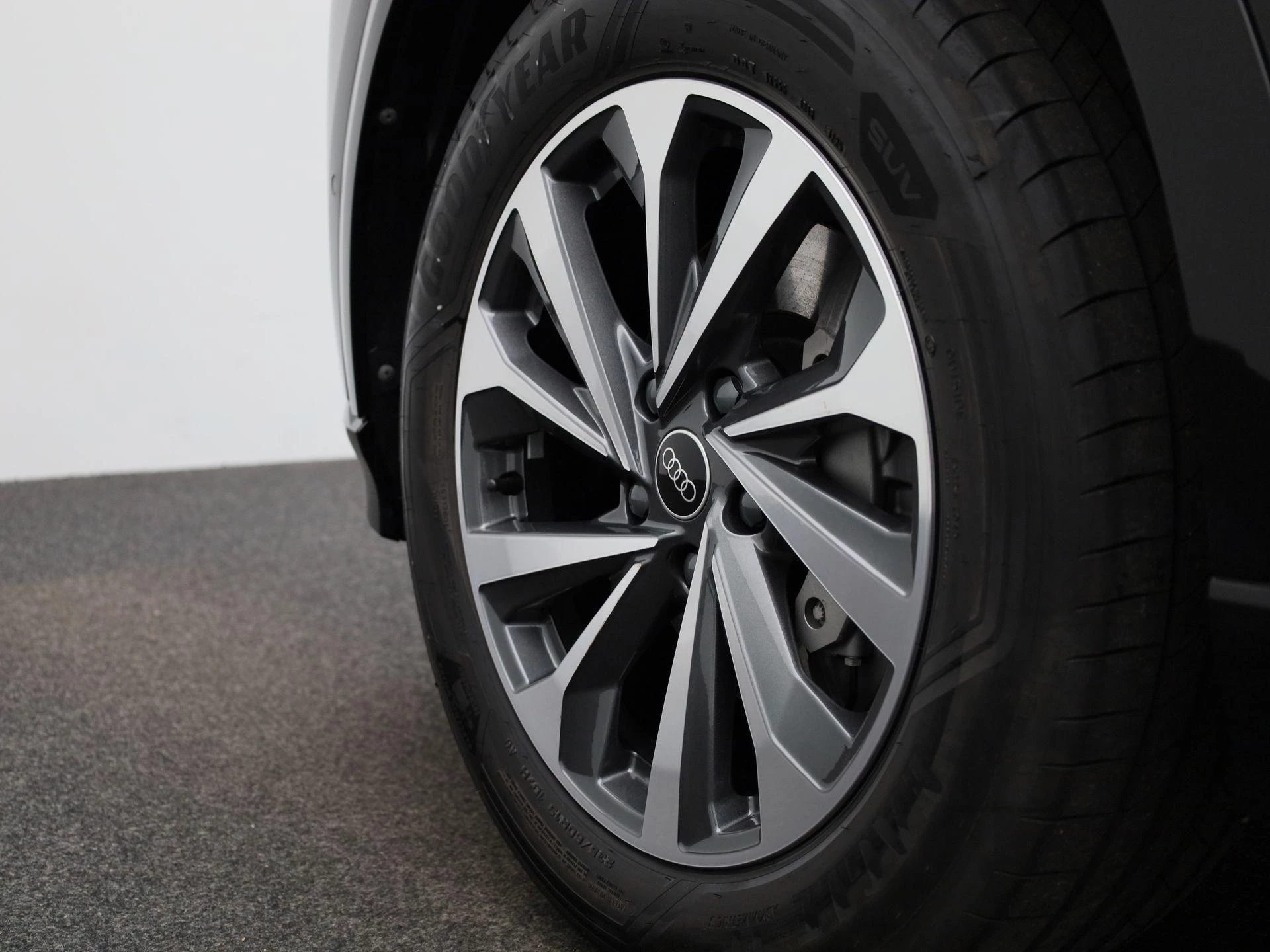 Audi-Q6 e-tron-image-51