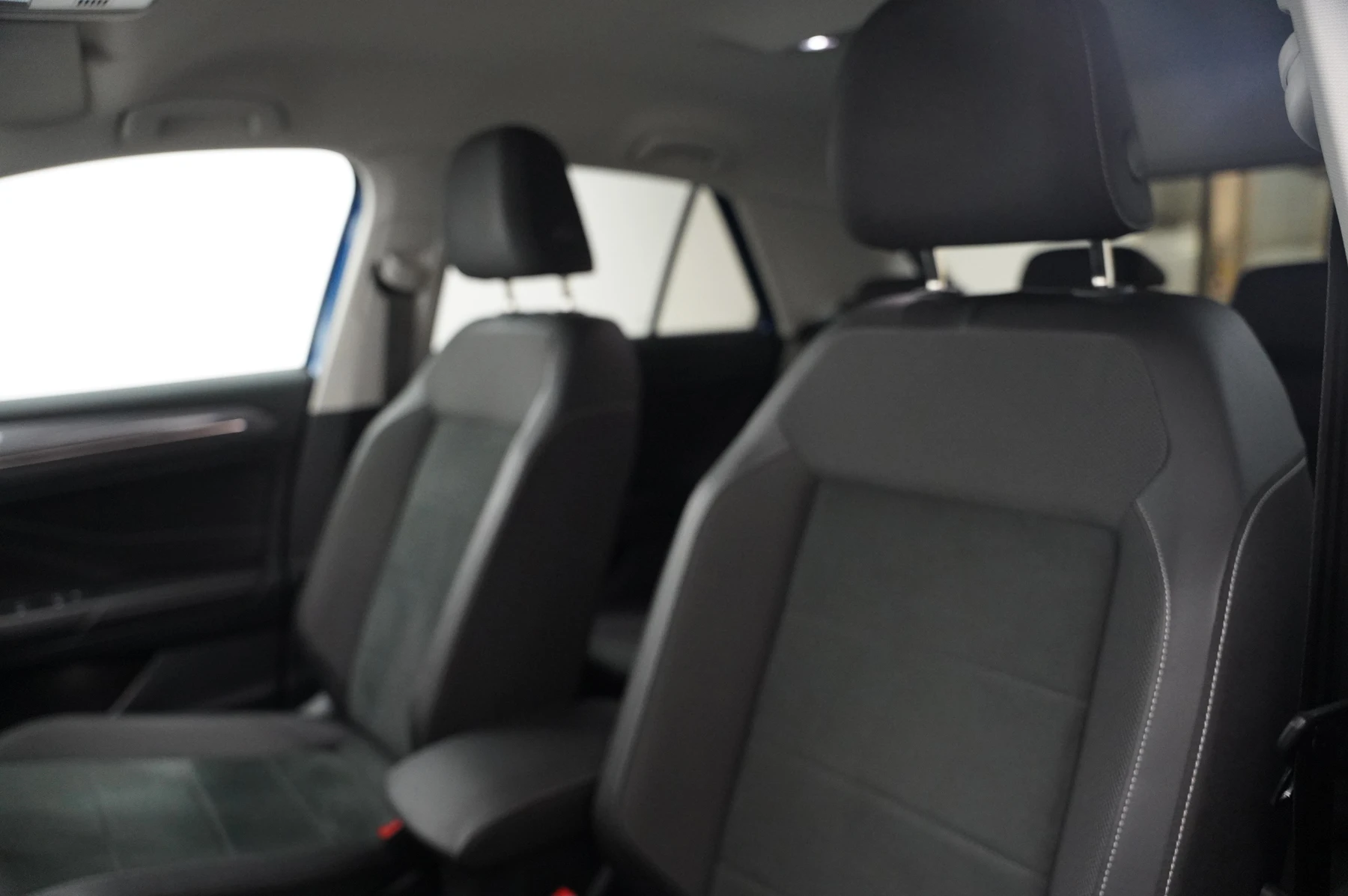 Volkswagen-T-Roc-image-27