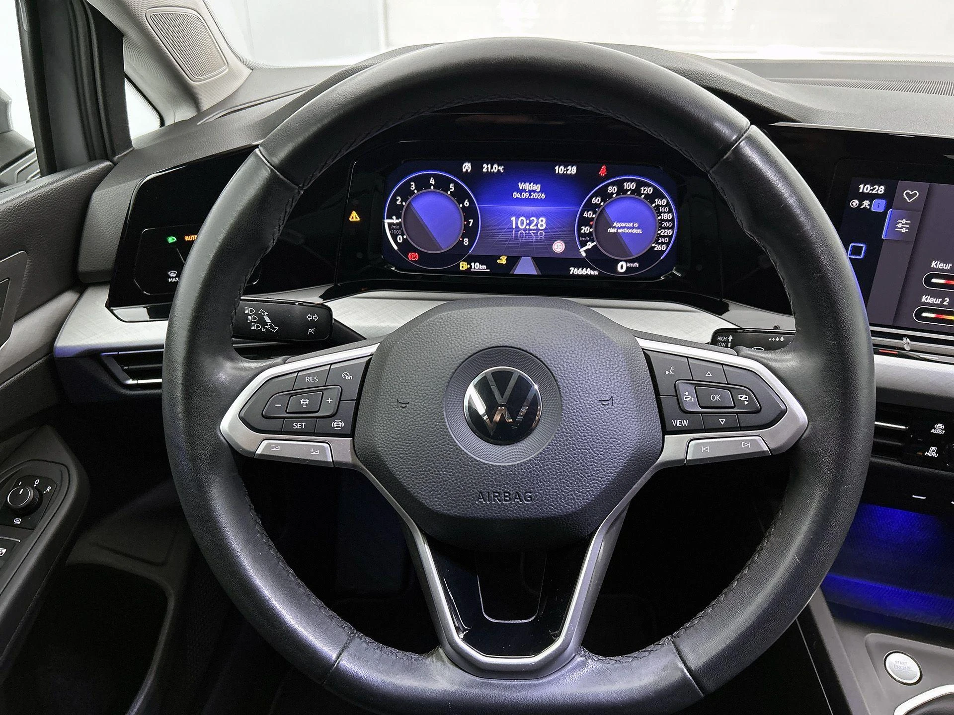 Volkswagen-Golf-image-30