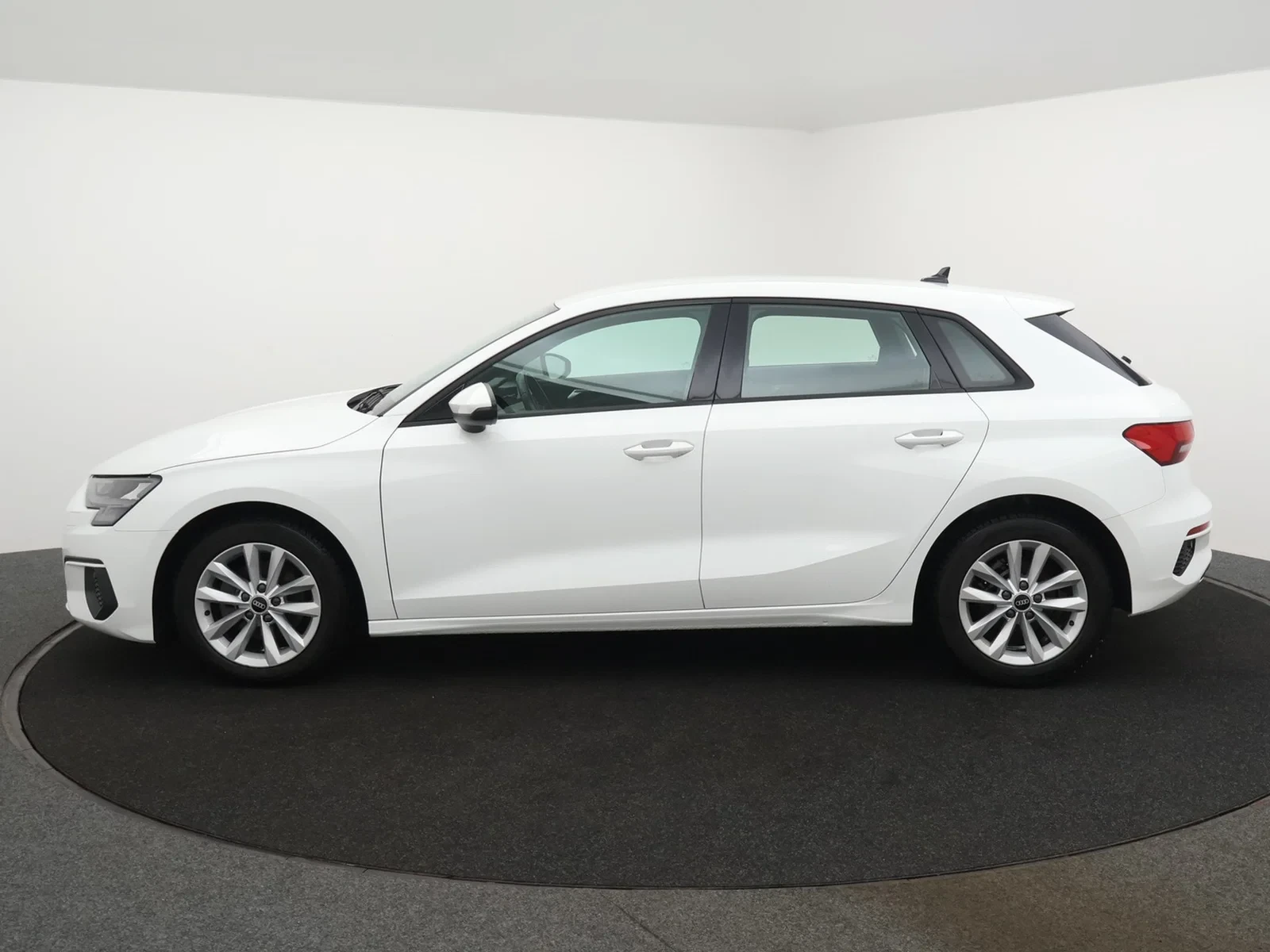 Audi A3 Sportback 30TFSI Business Edition Attraction 110PK *AUTOMAAT*CRUISE*KEYLESS GO*VIRTUAL COCKPIT*APP-C