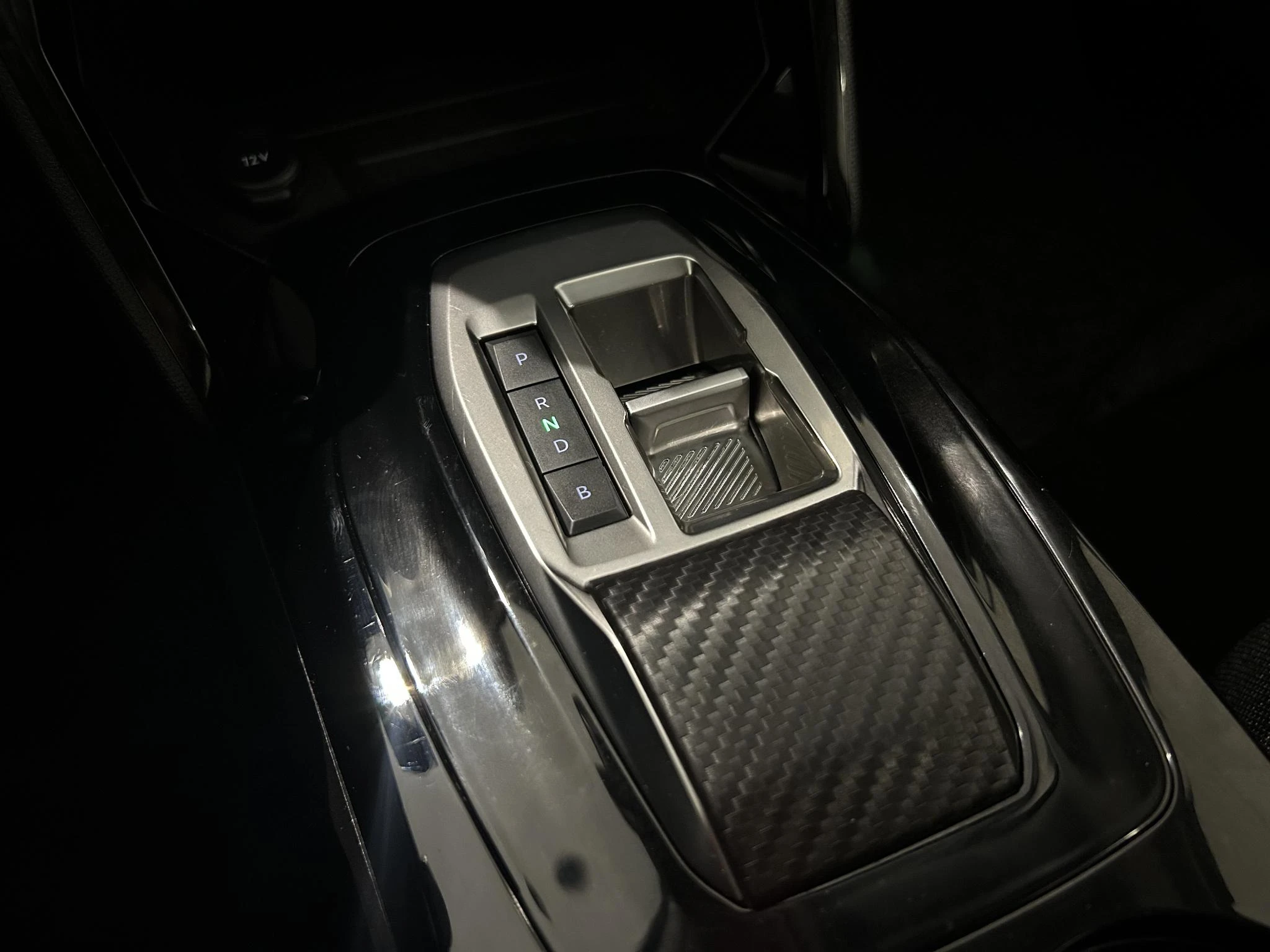 Peugeot-e-2008-image-19