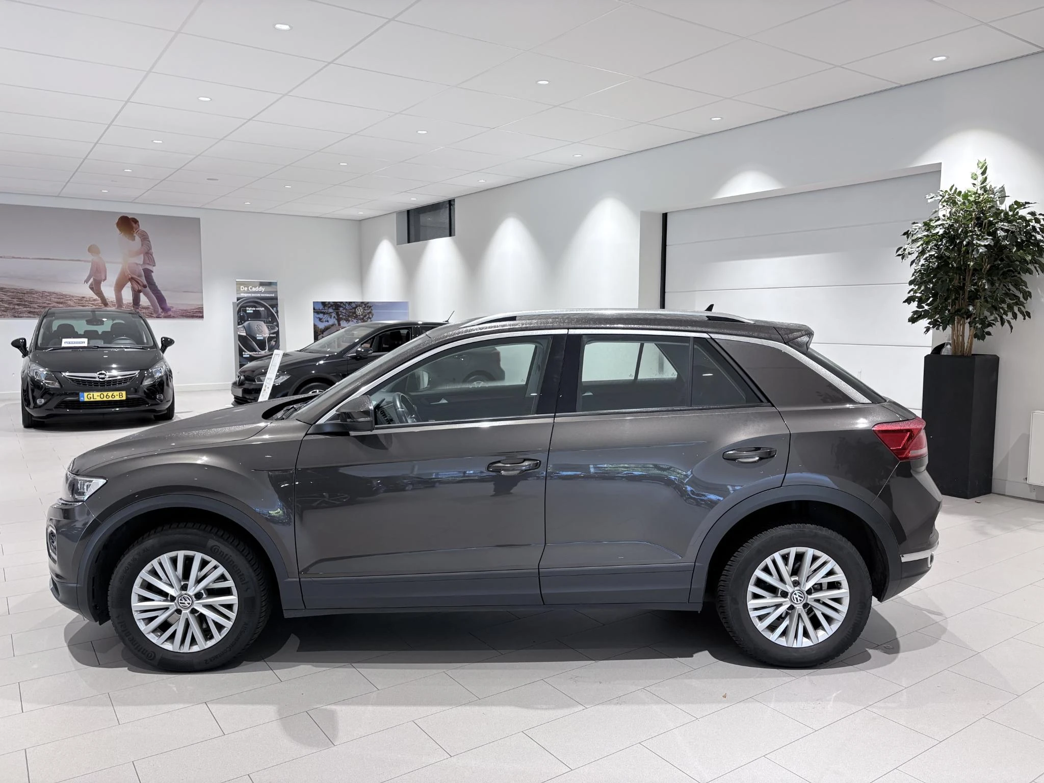 Volkswagen-T-Roc-image-1
