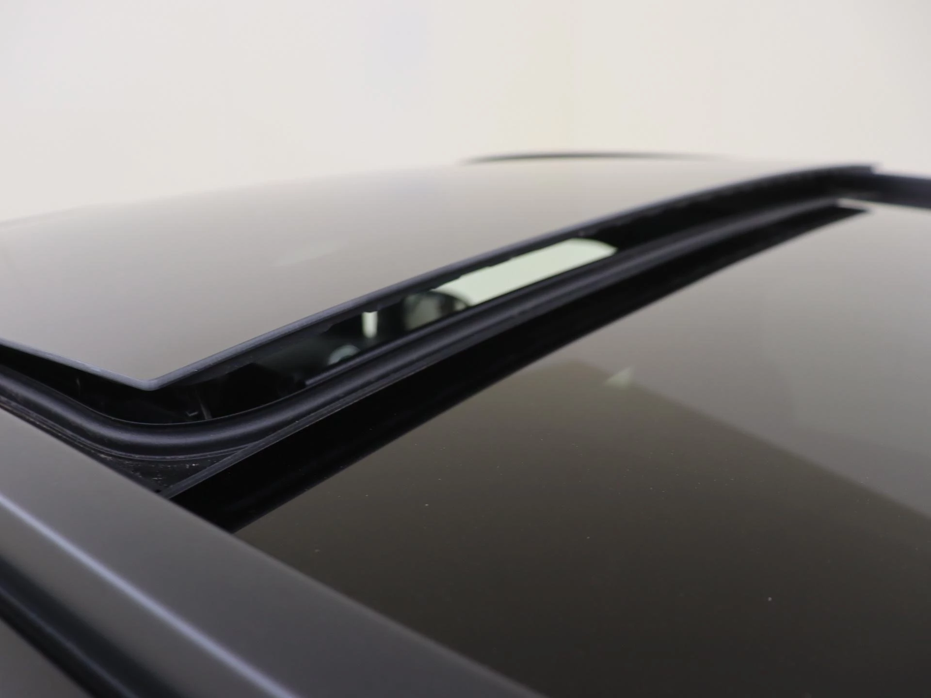 Mercedes-Benz-GLC-image-33