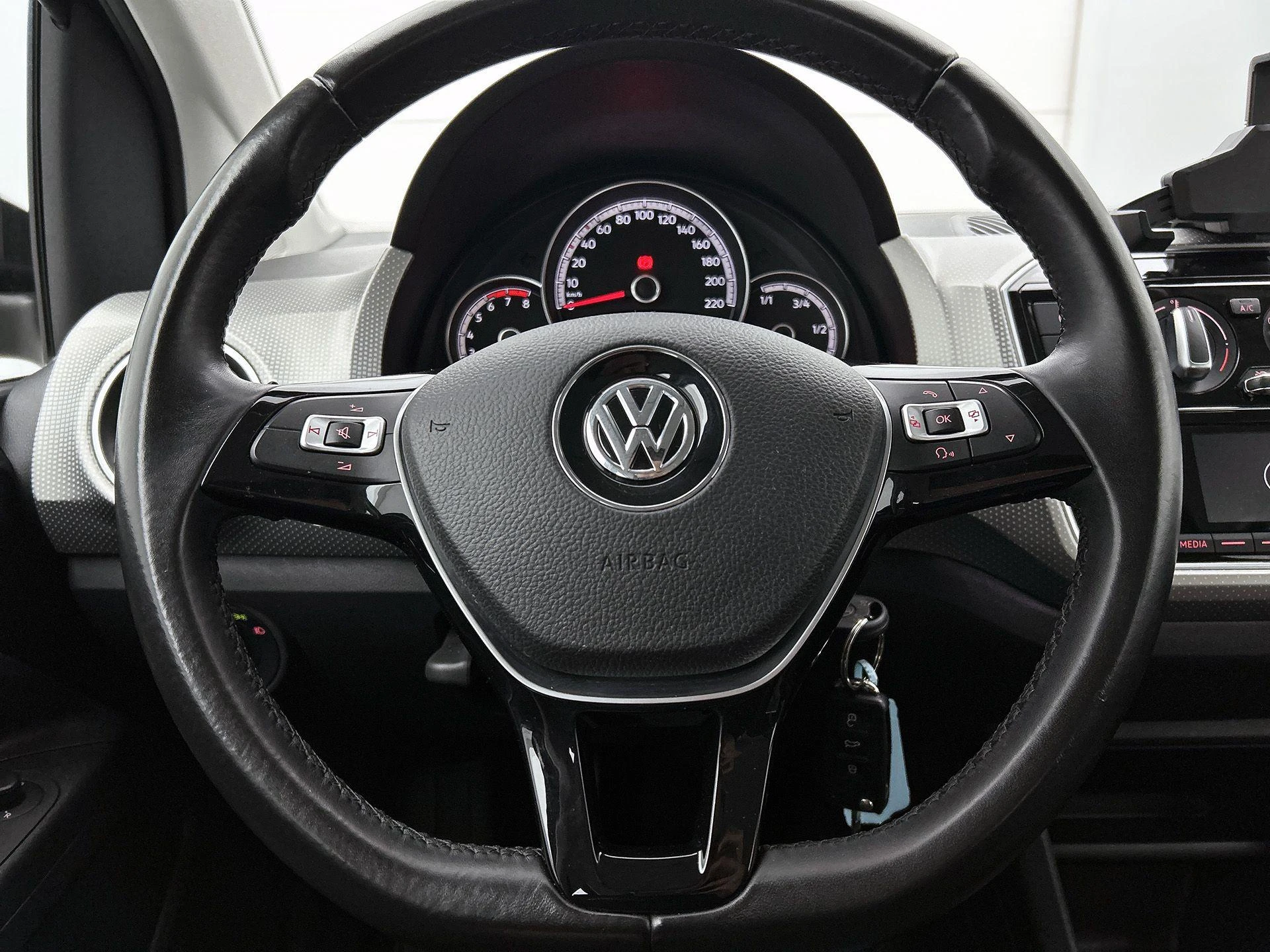 Volkswagen-up!-image-27