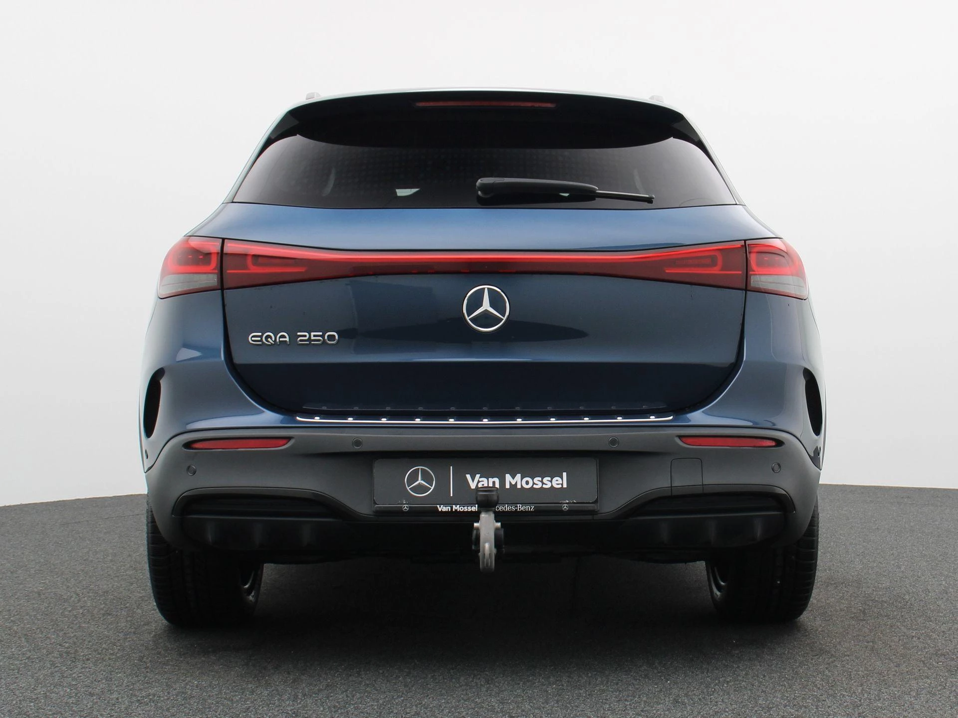 Mercedes-Benz EQA 250 AMG Line + TREKHAAK + KEY LESS + CAMERA +