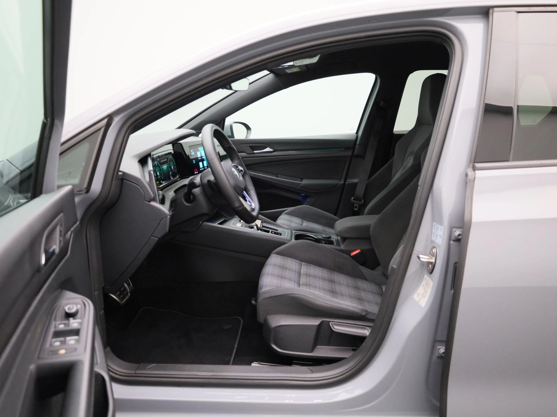 Volkswagen-Golf-image-8