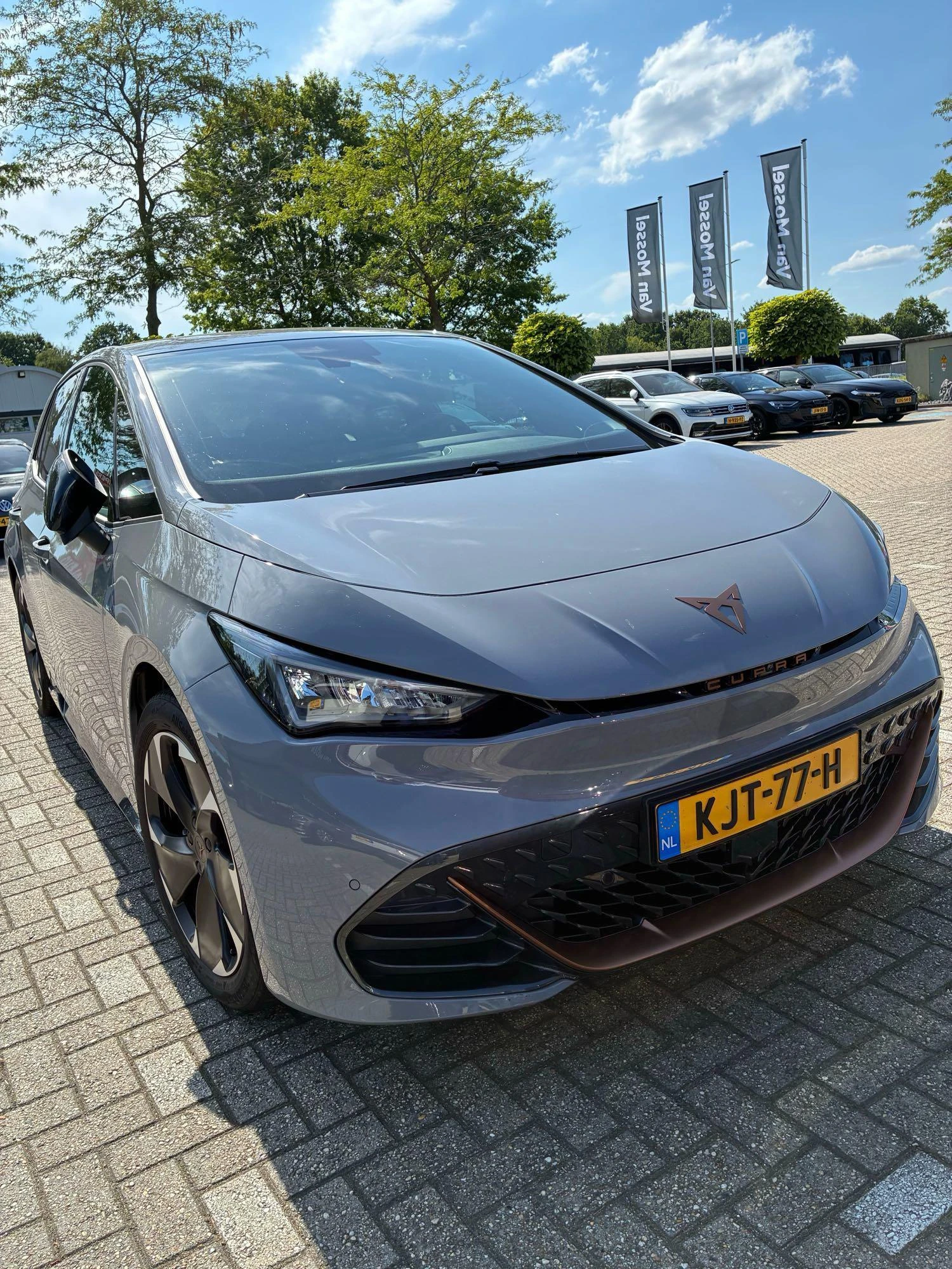 CUPRA Born Essential 62 kWh 204 PK