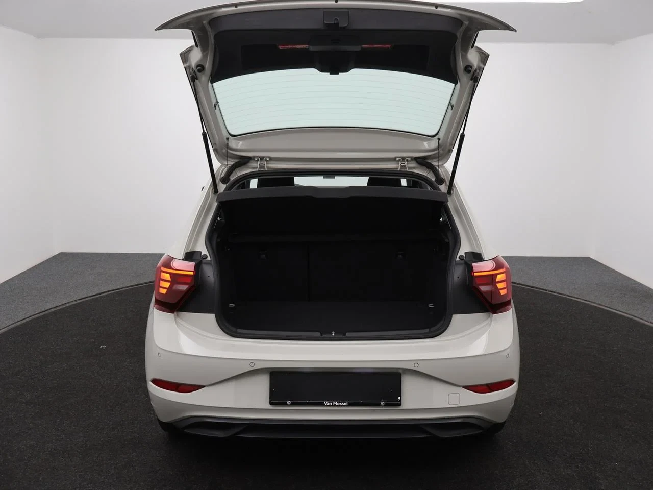 Volkswagen-Polo-image-1