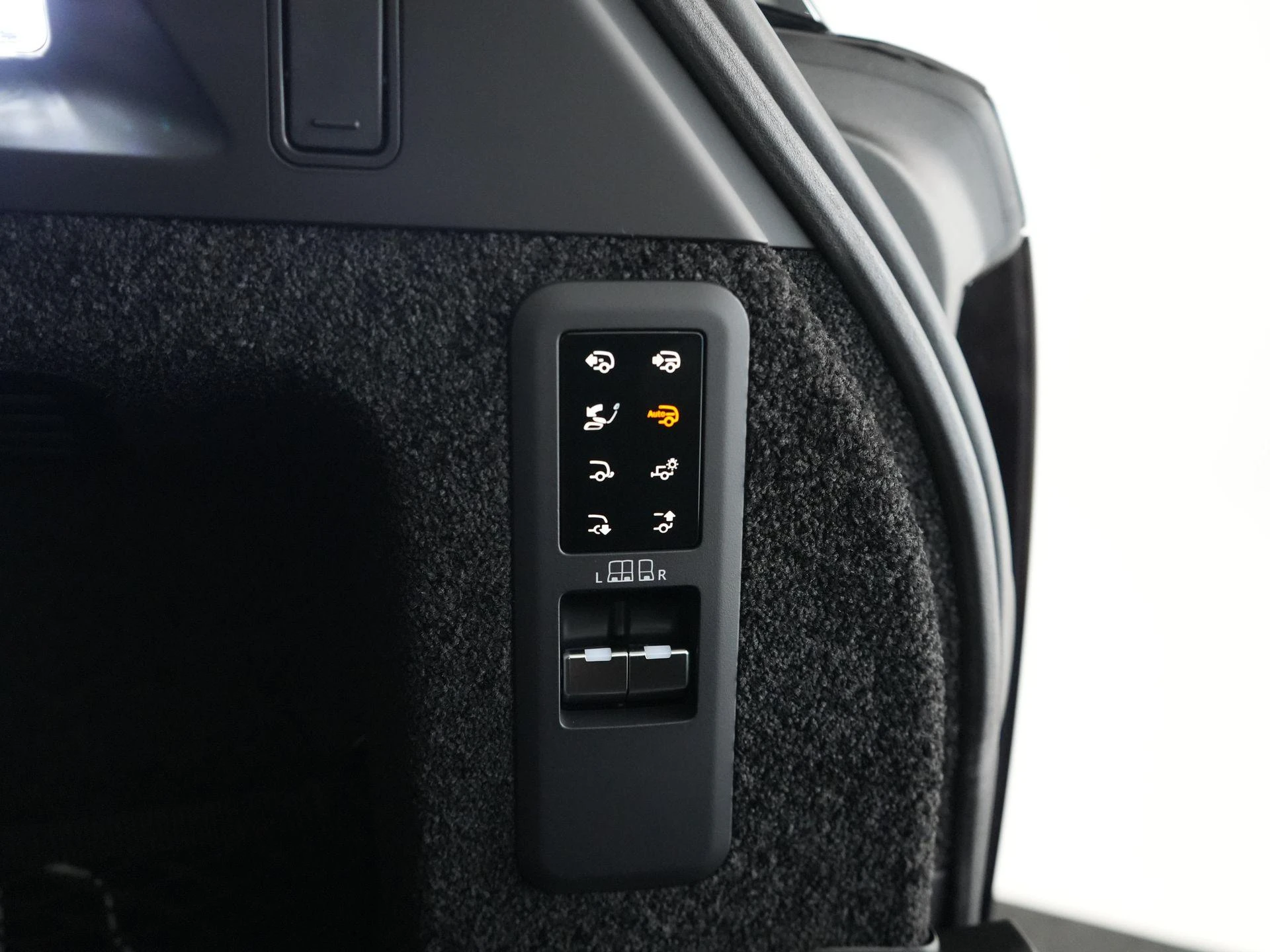 Land Rover-Range Rover-image-52