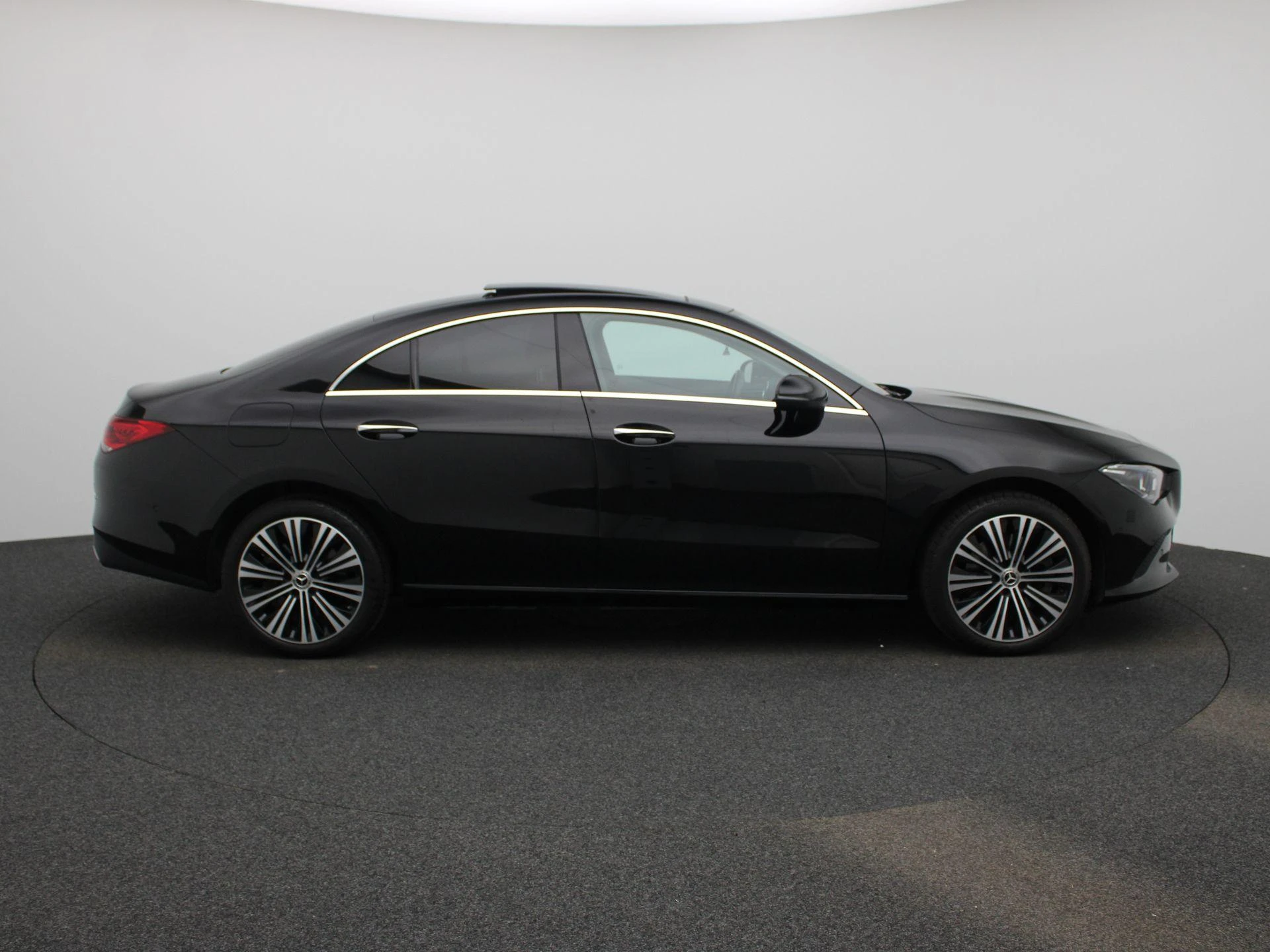Mercedes-Benz-CLA-image-5