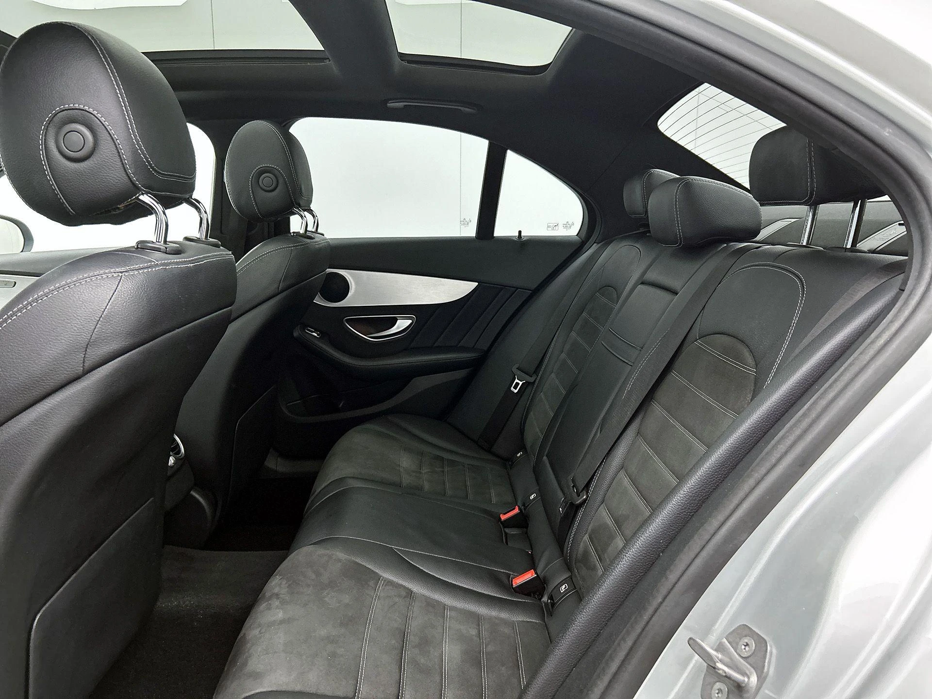 Mercedes-Benz-C-Klasse-image-26