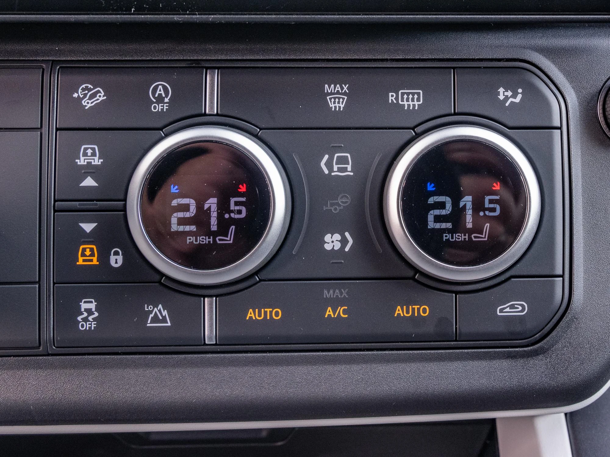 Land Rover Defender 90 D200 S AWD Auto. 26MY
