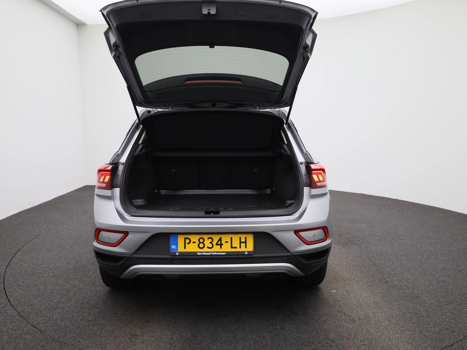 Volkswagen-T-Roc-image-10