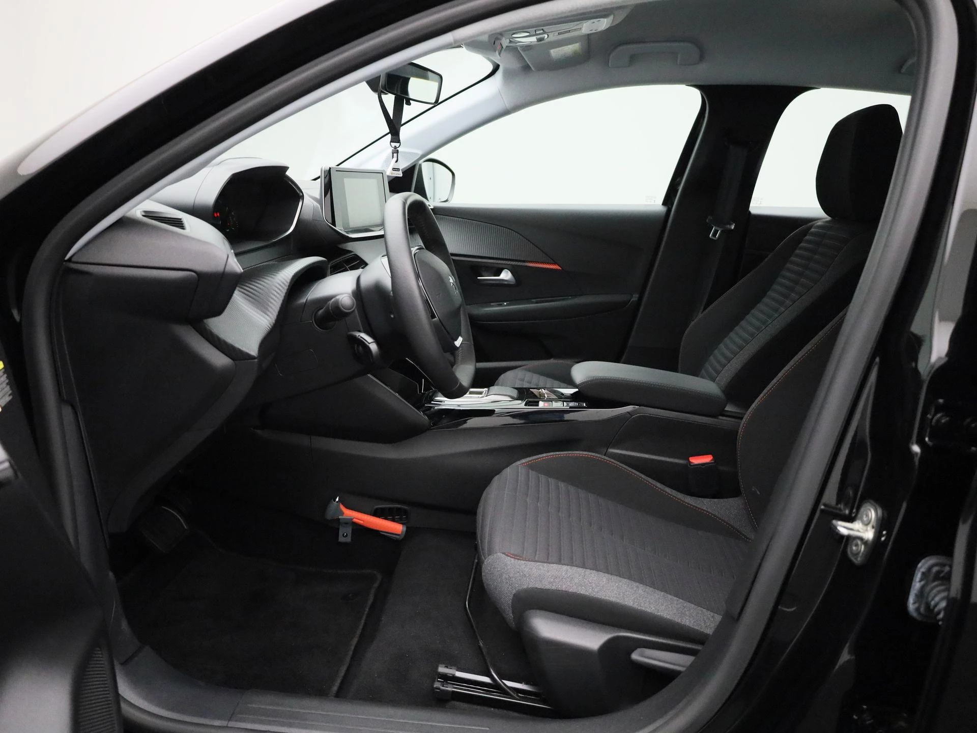Peugeot-e-208-image-8