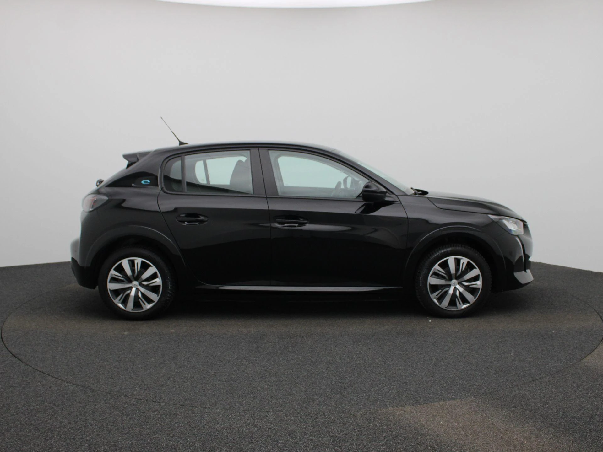 Peugeot-e-208-image-5