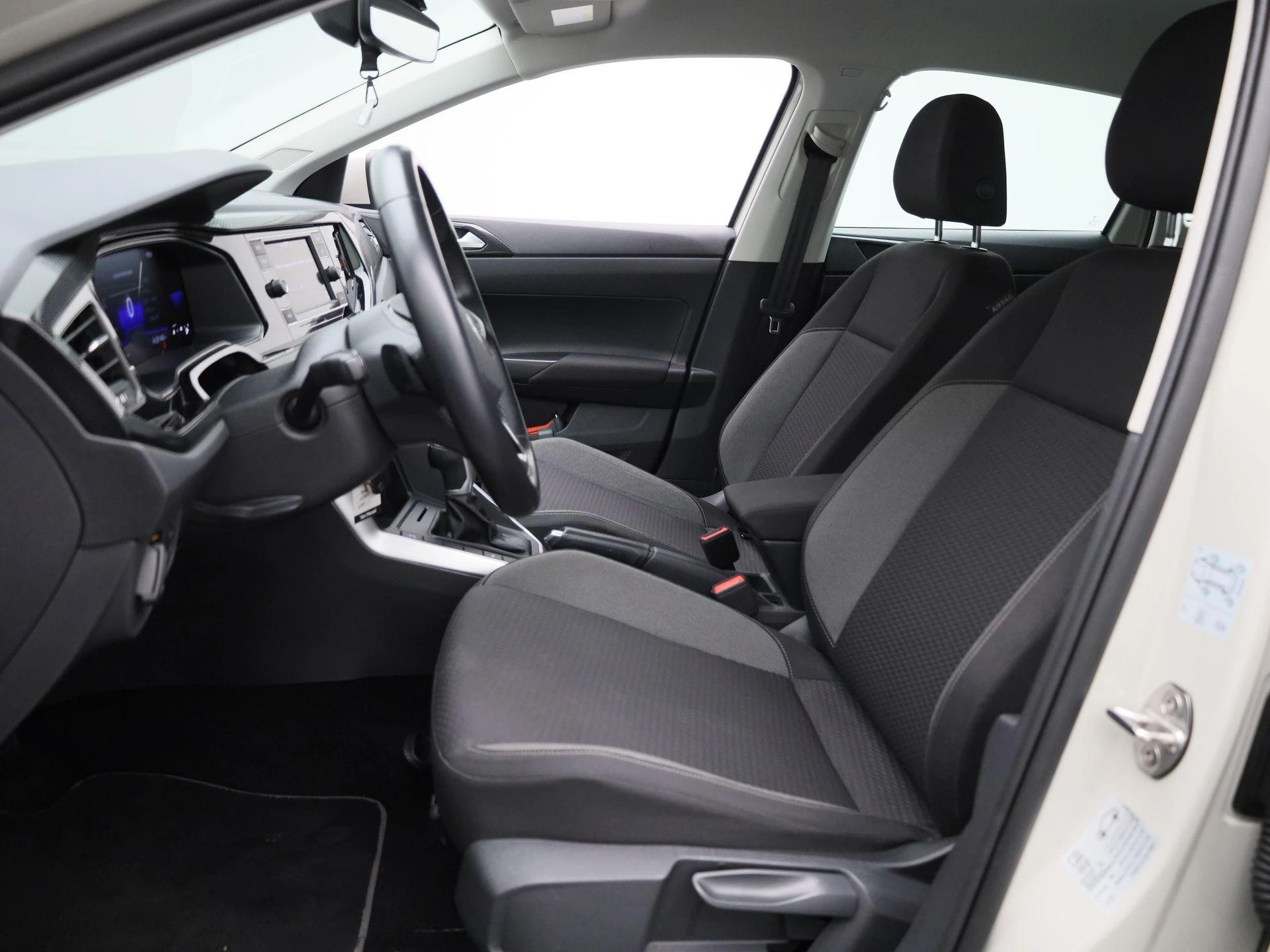 Volkswagen-Taigo-image-10