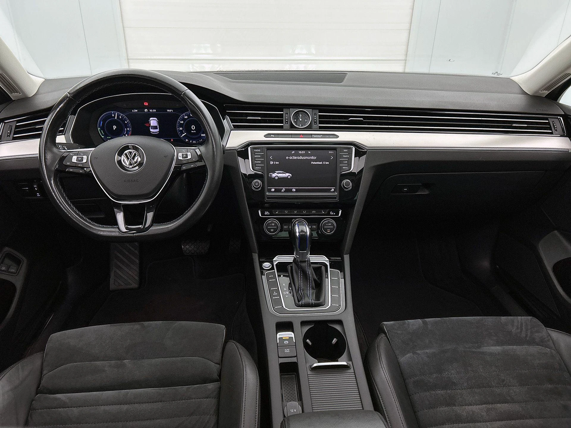 Volkswagen-Passat-image-21