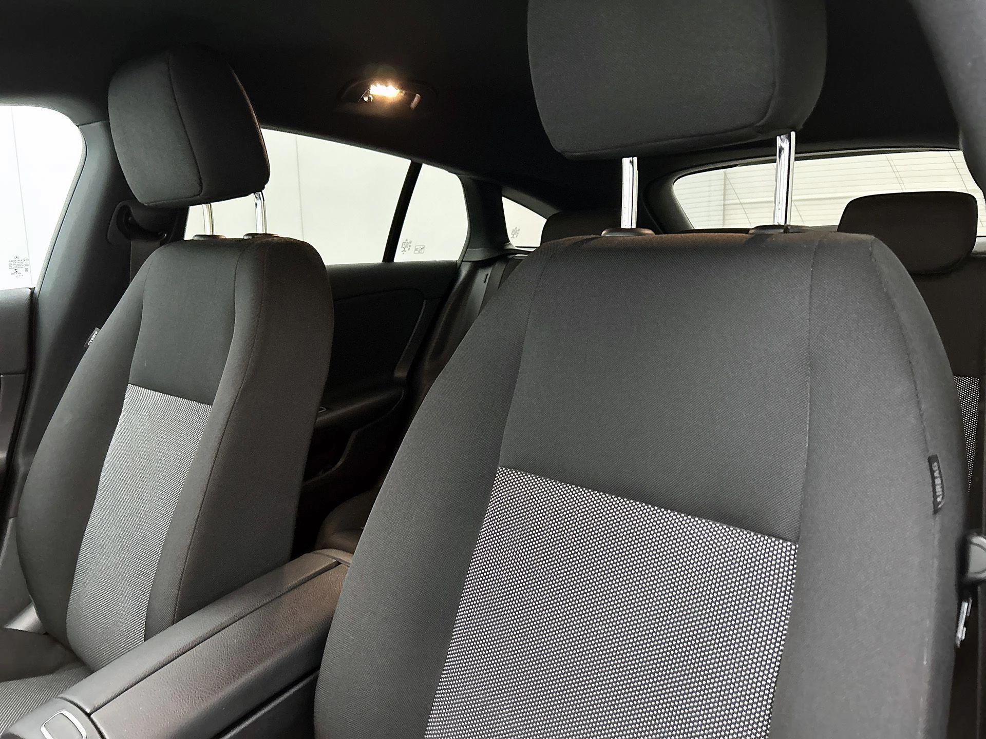 Mercedes-Benz-CLA-image-11