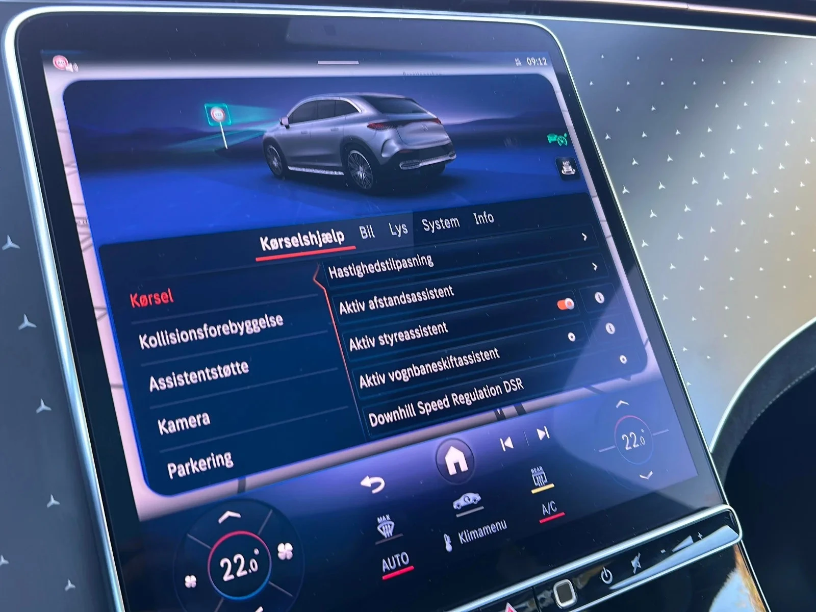 Mercedes-Benz-EQE-image-17