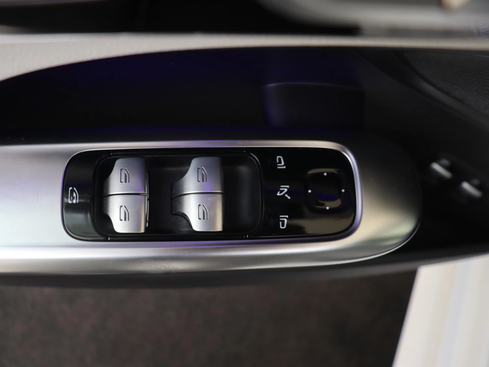 Mercedes-Benz-C-Klasse-image-25