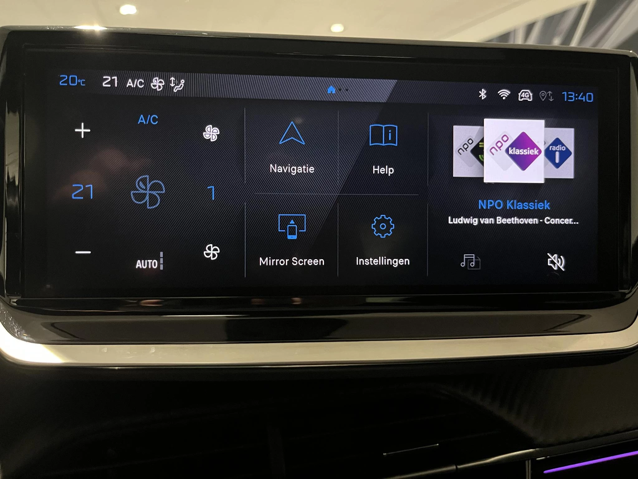 Peugeot-208-image-11