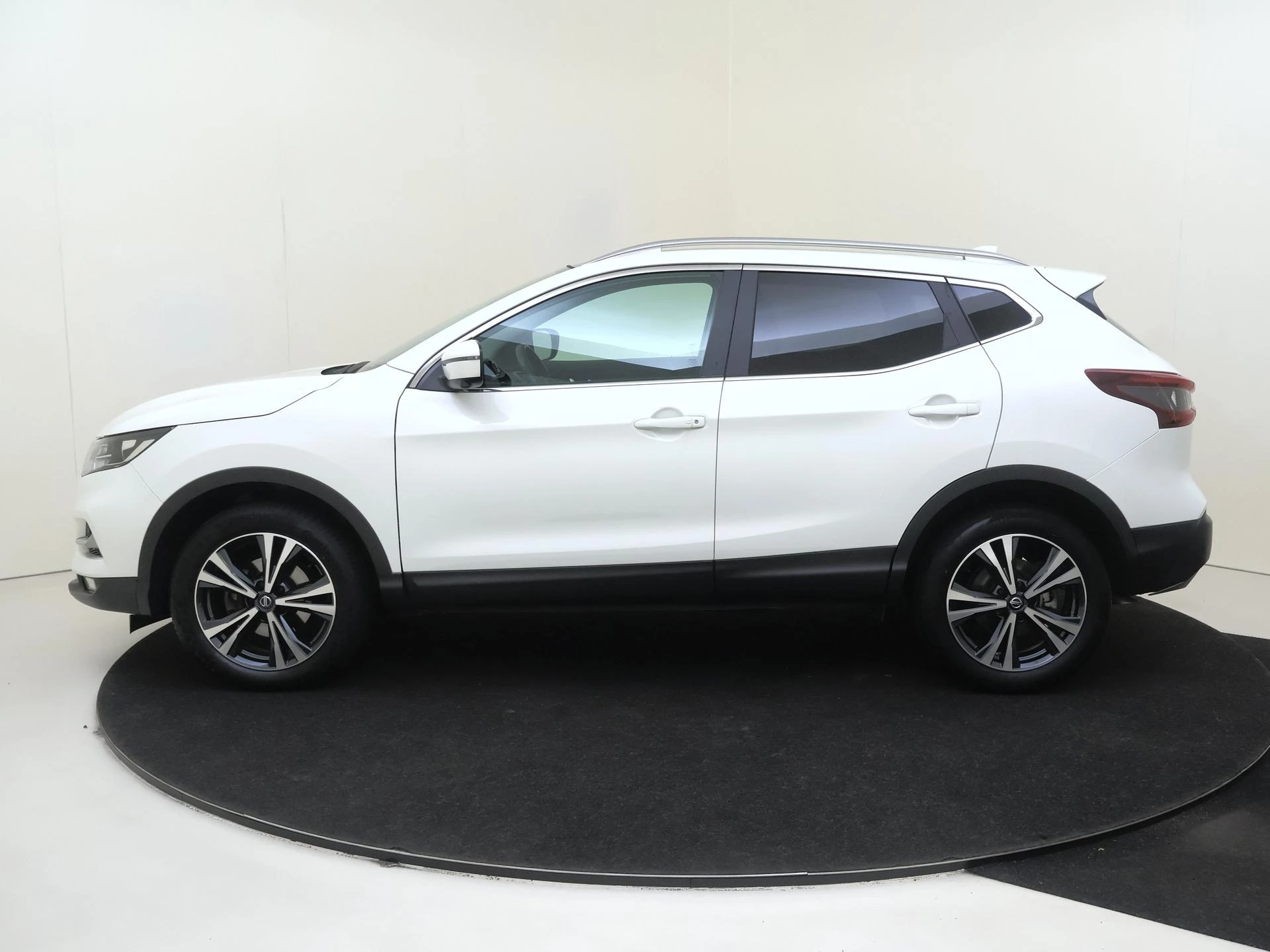 Nissan-QASHQAI-image-7