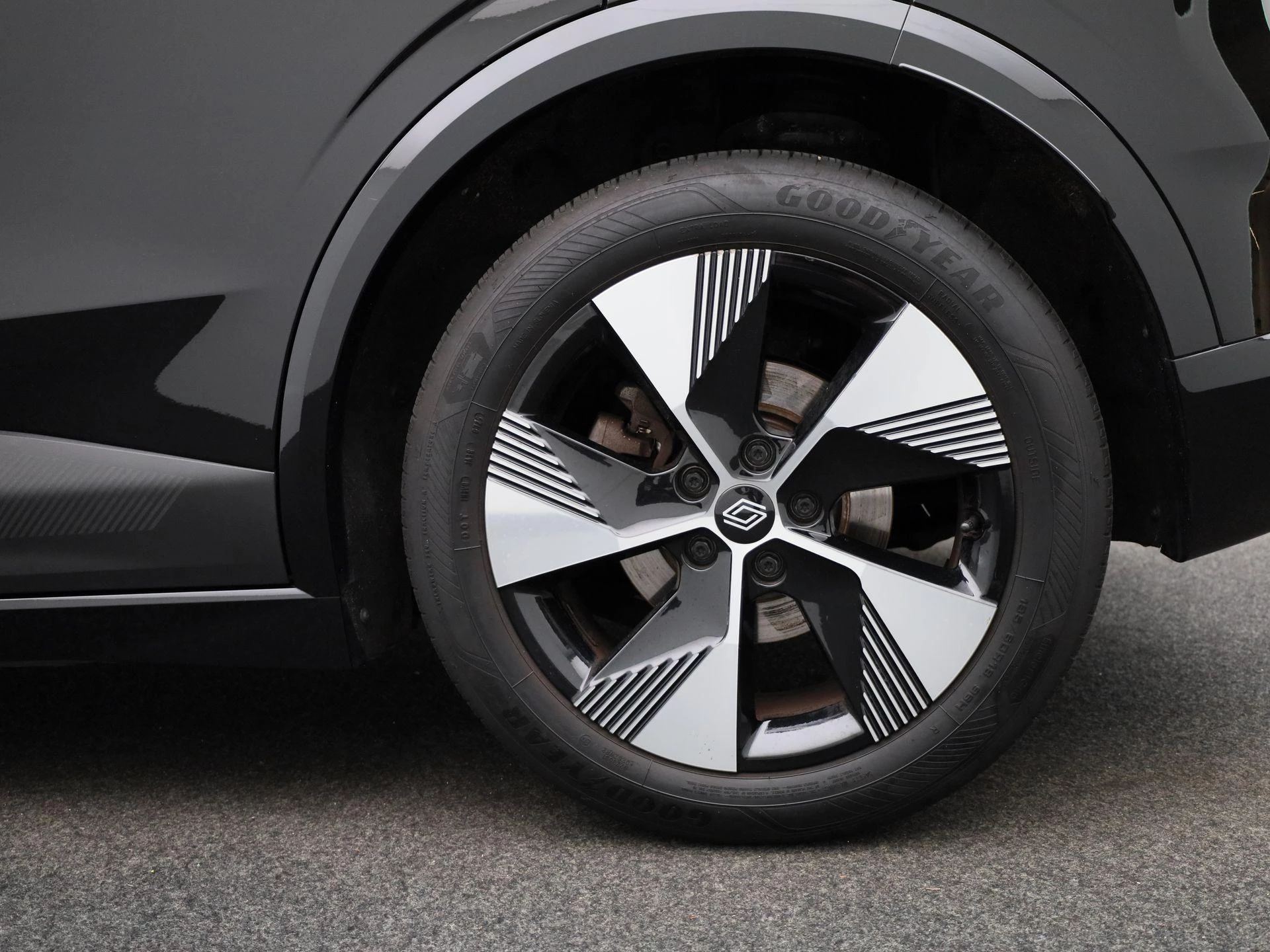 Renault-Megane E-Tech-image-11