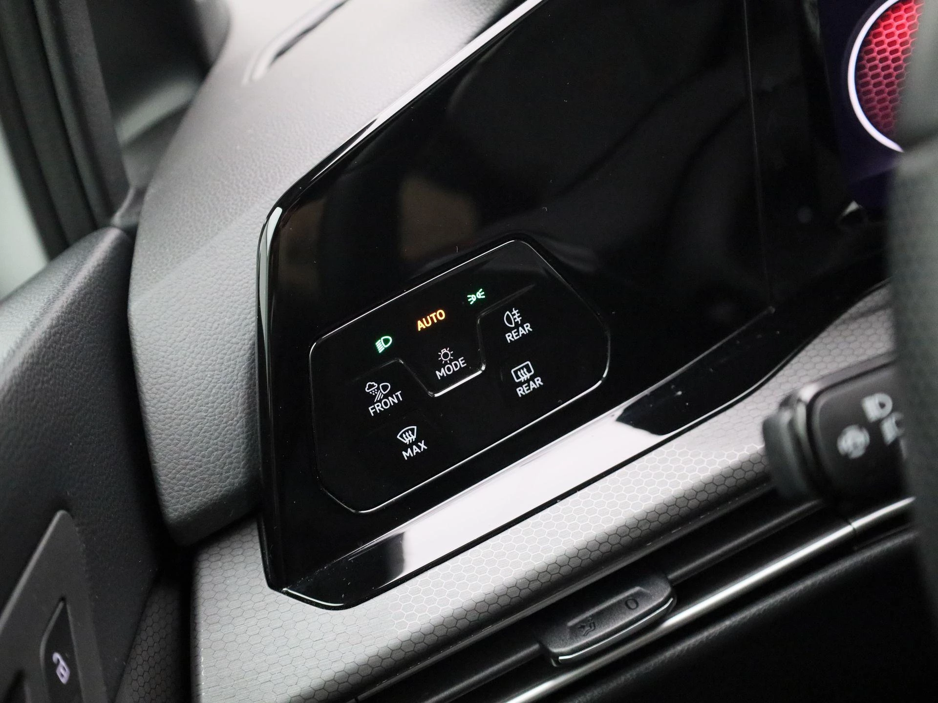 Volkswagen-Golf-image-22