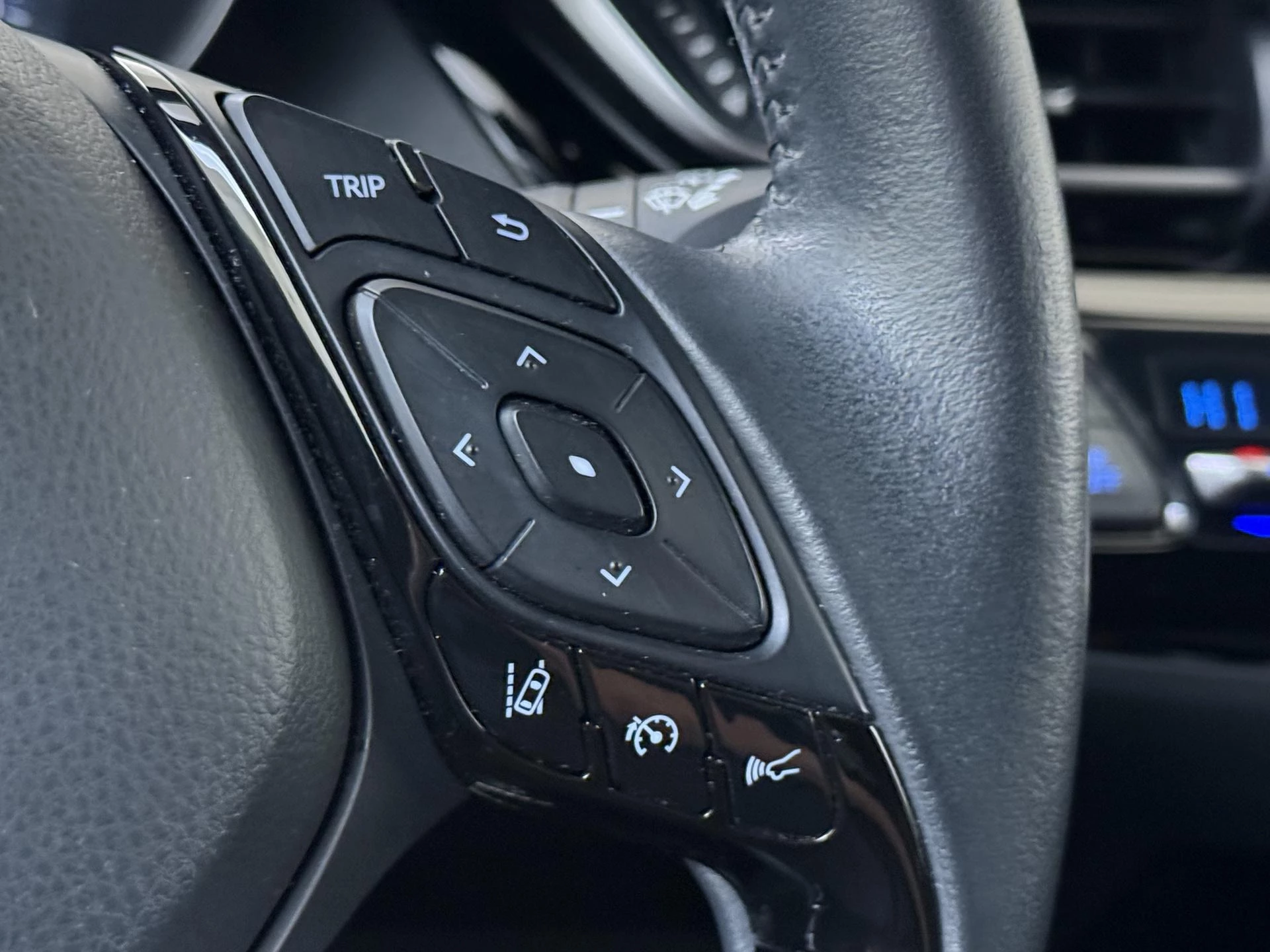 Toyota-C-HR-image-14