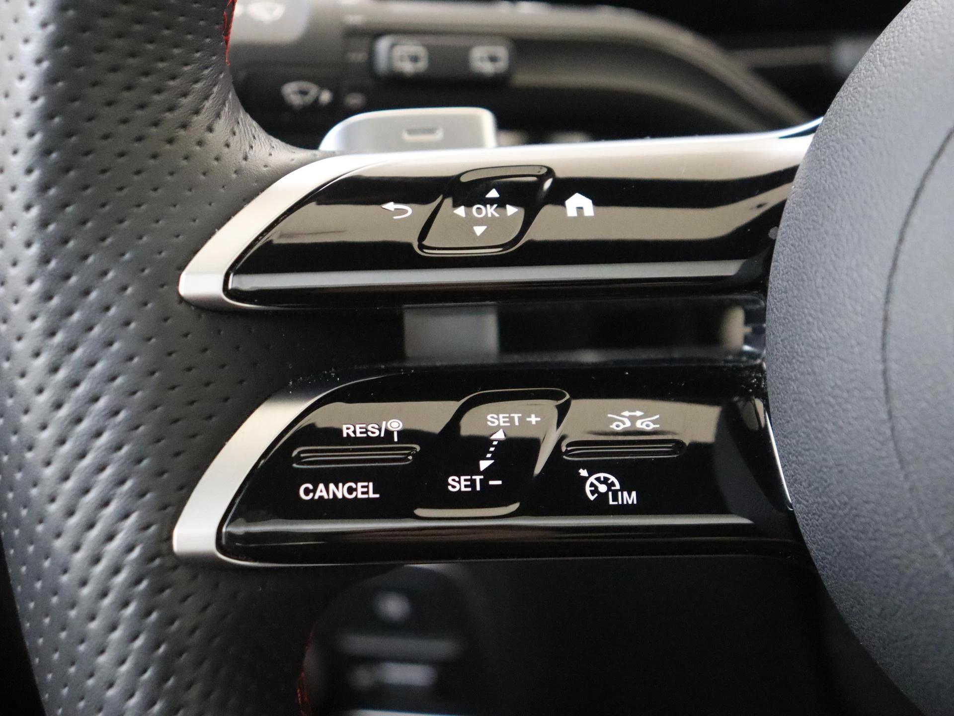 Mercedes-Benz-B-Klasse-image-12