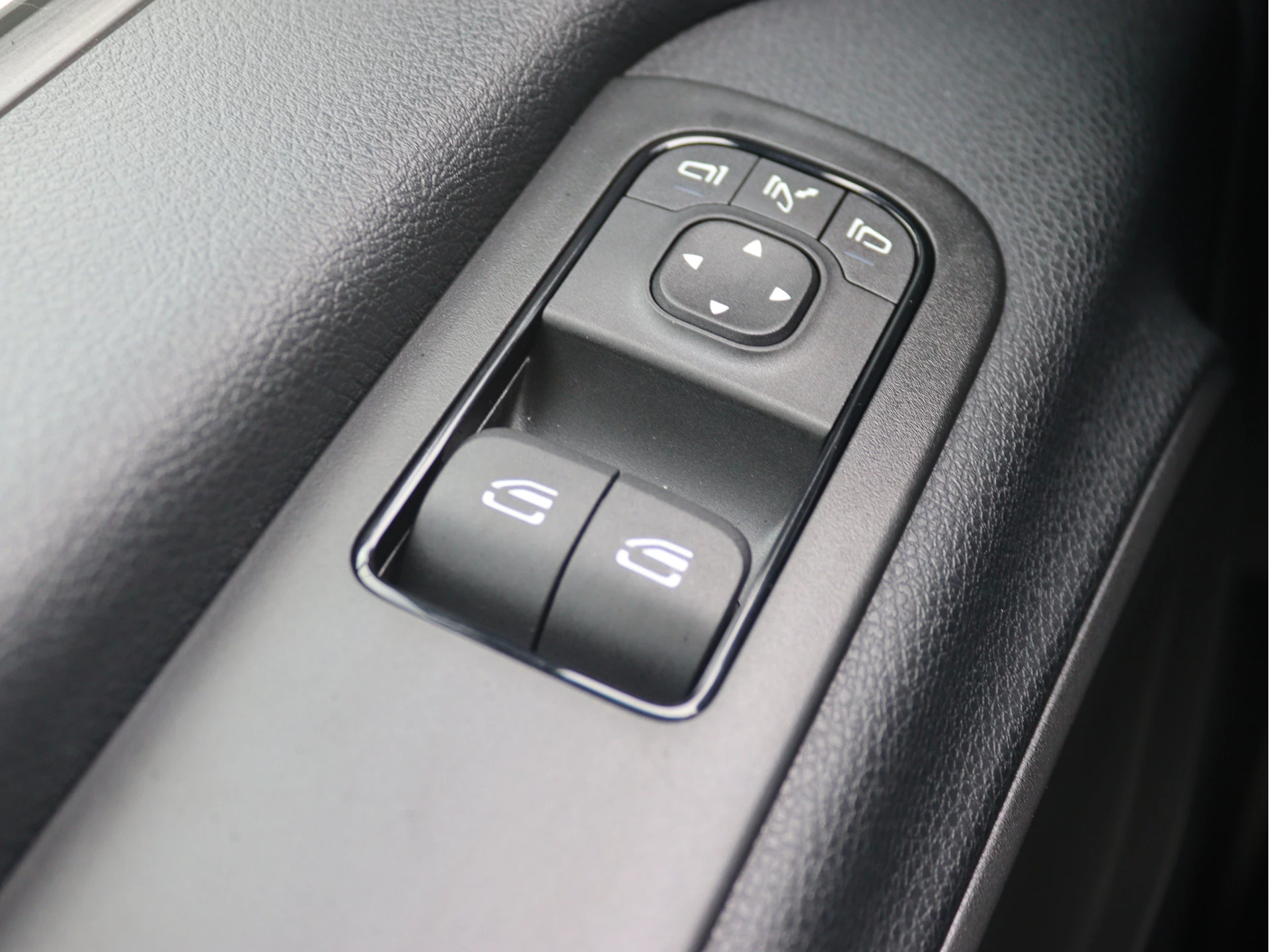 Mercedes-Benz-Sprinter-image-4