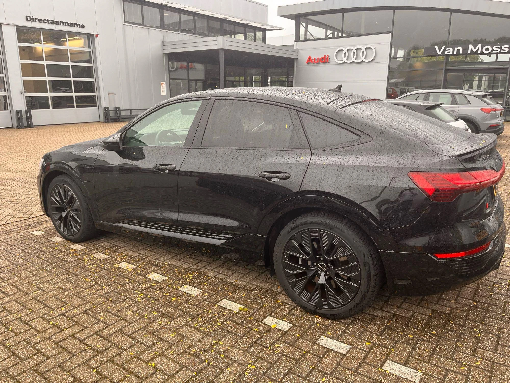 Audi-Q8 Sportback e-tron-image-2