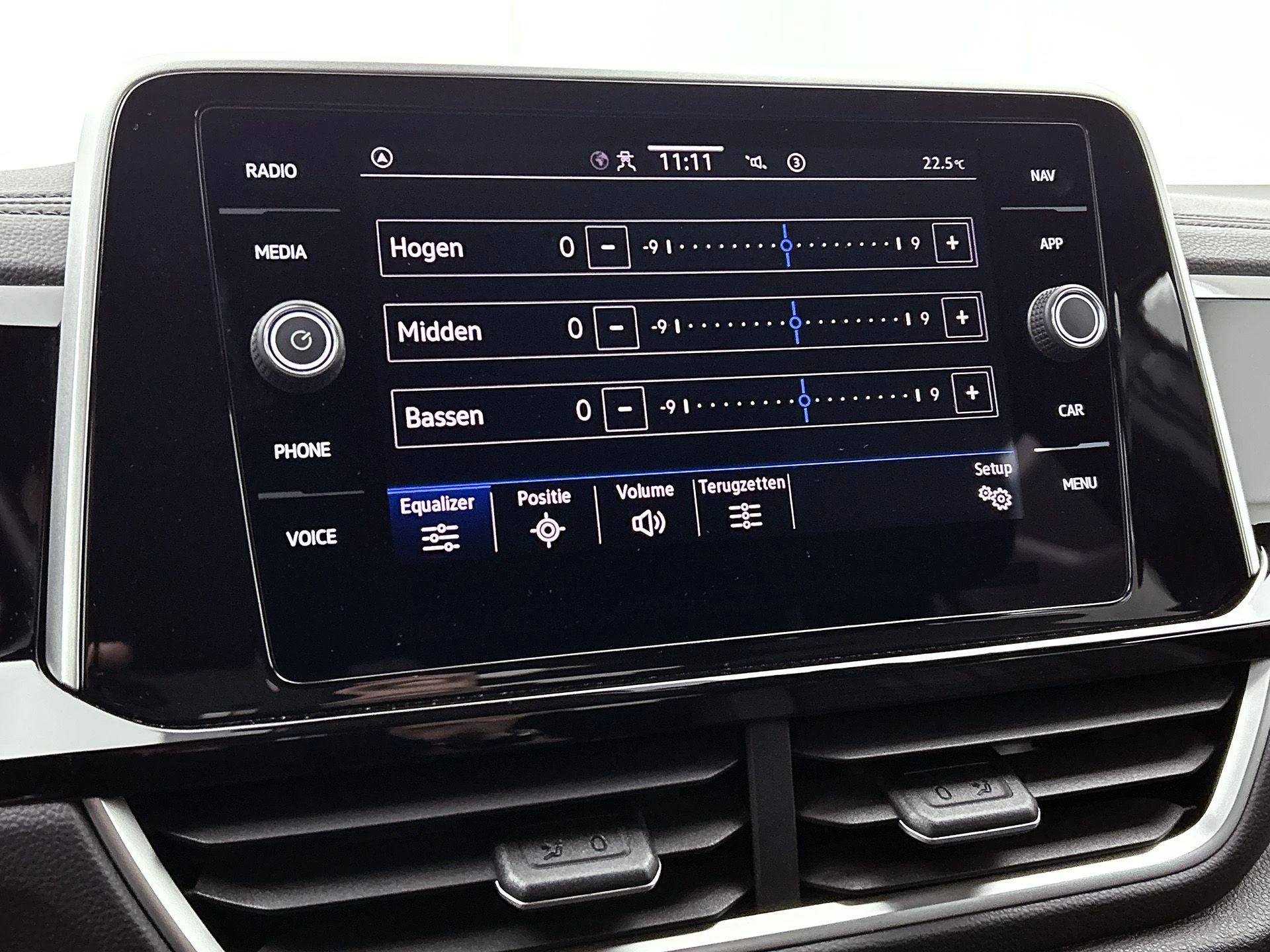 Volkswagen-T-Roc-image-12