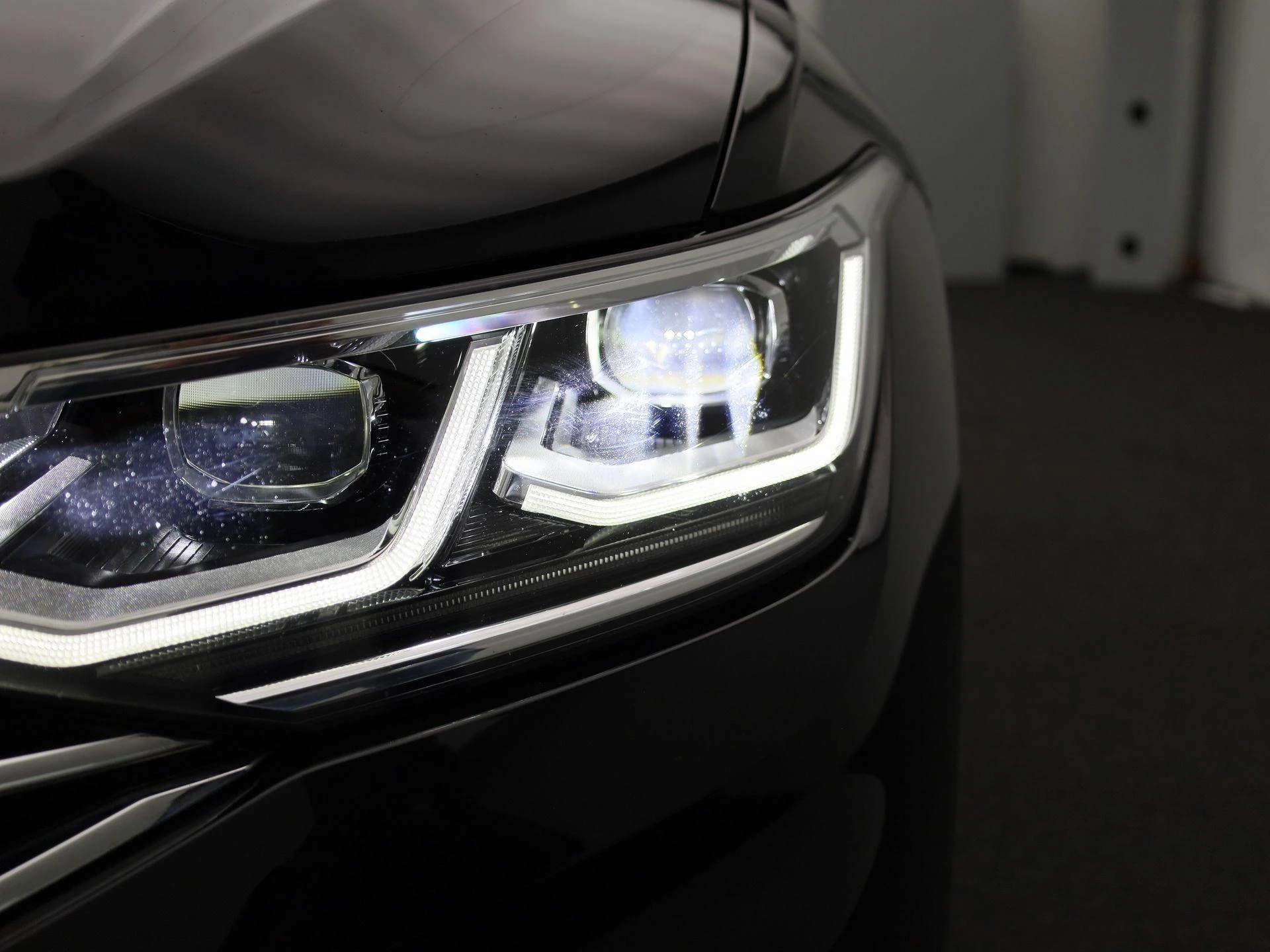 Volkswagen-Tiguan-image-36