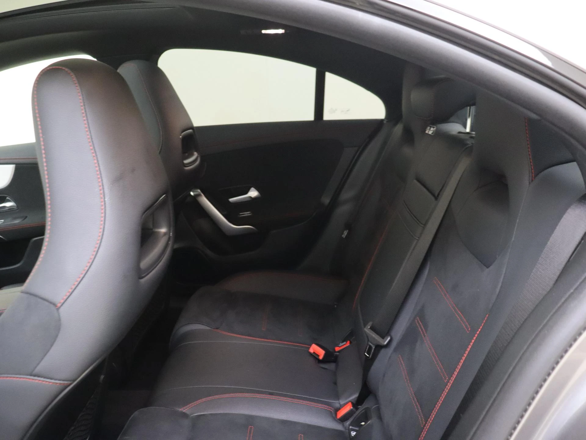 Mercedes-Benz-CLA-image-6