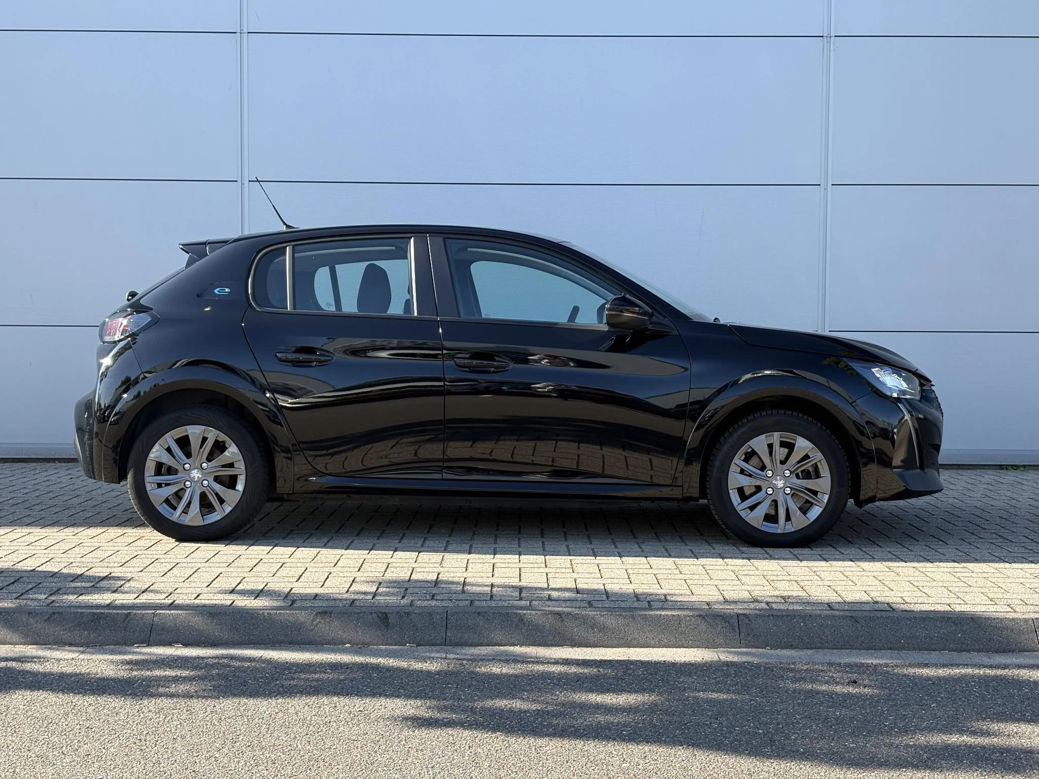 Peugeot-e-208-image-6