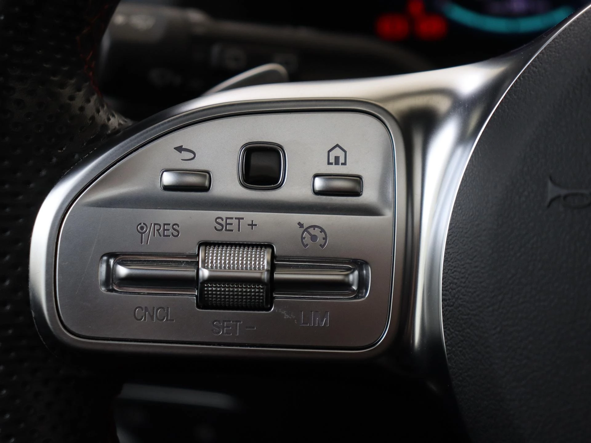 Mercedes-Benz-EQA-image-13