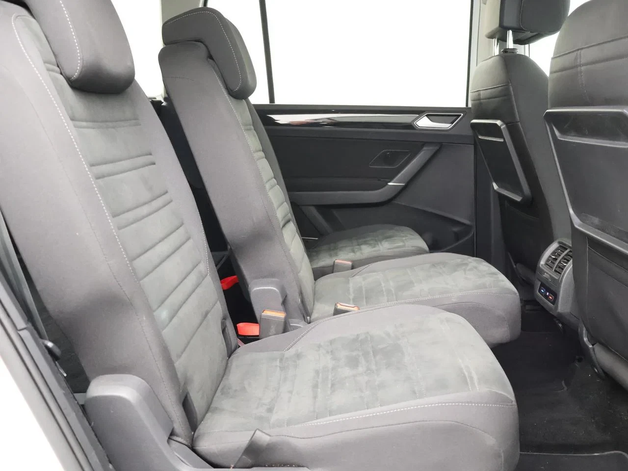 Volkswagen-Touran-image-9