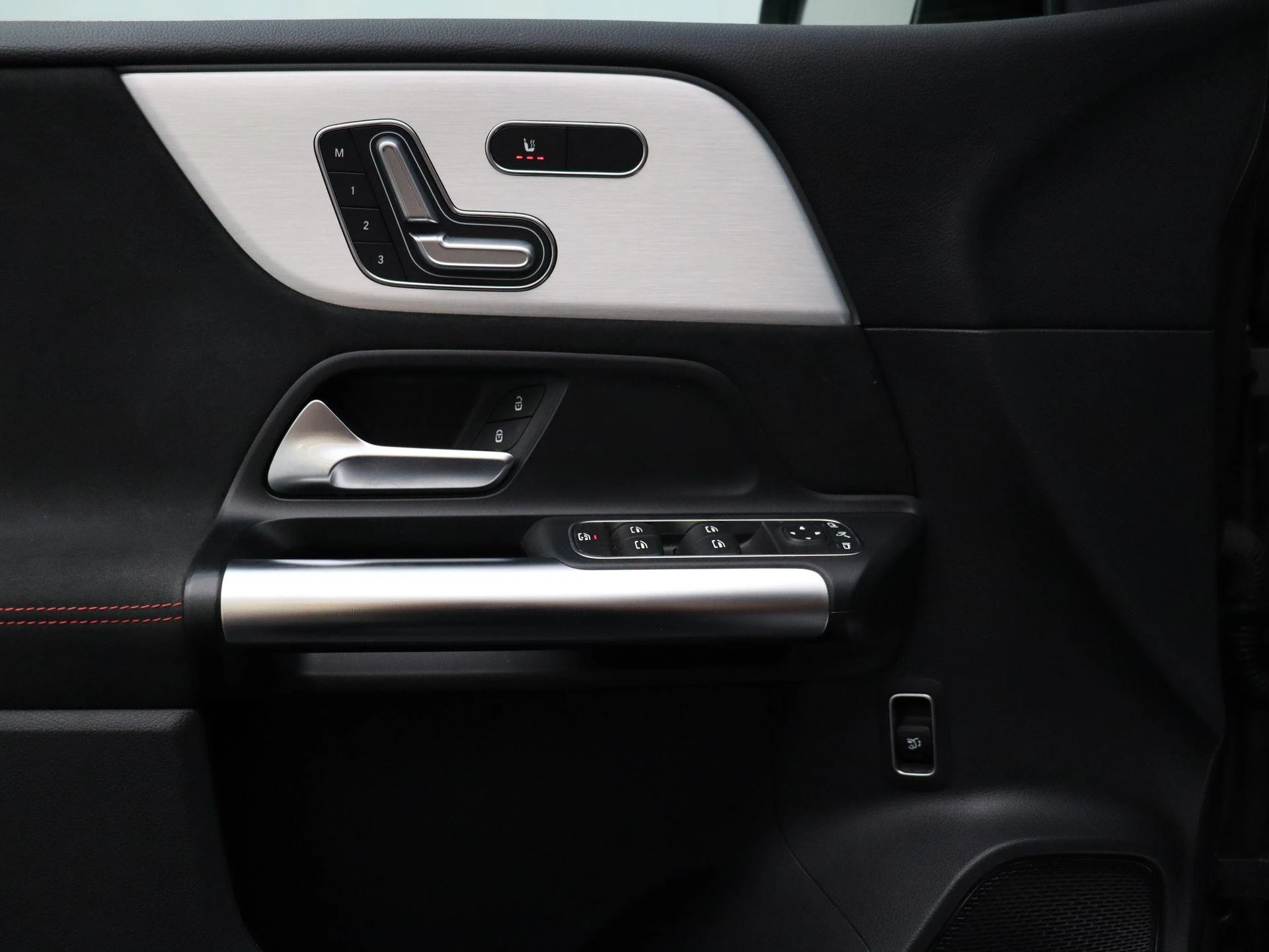 Mercedes-Benz-B-Klasse-image-9